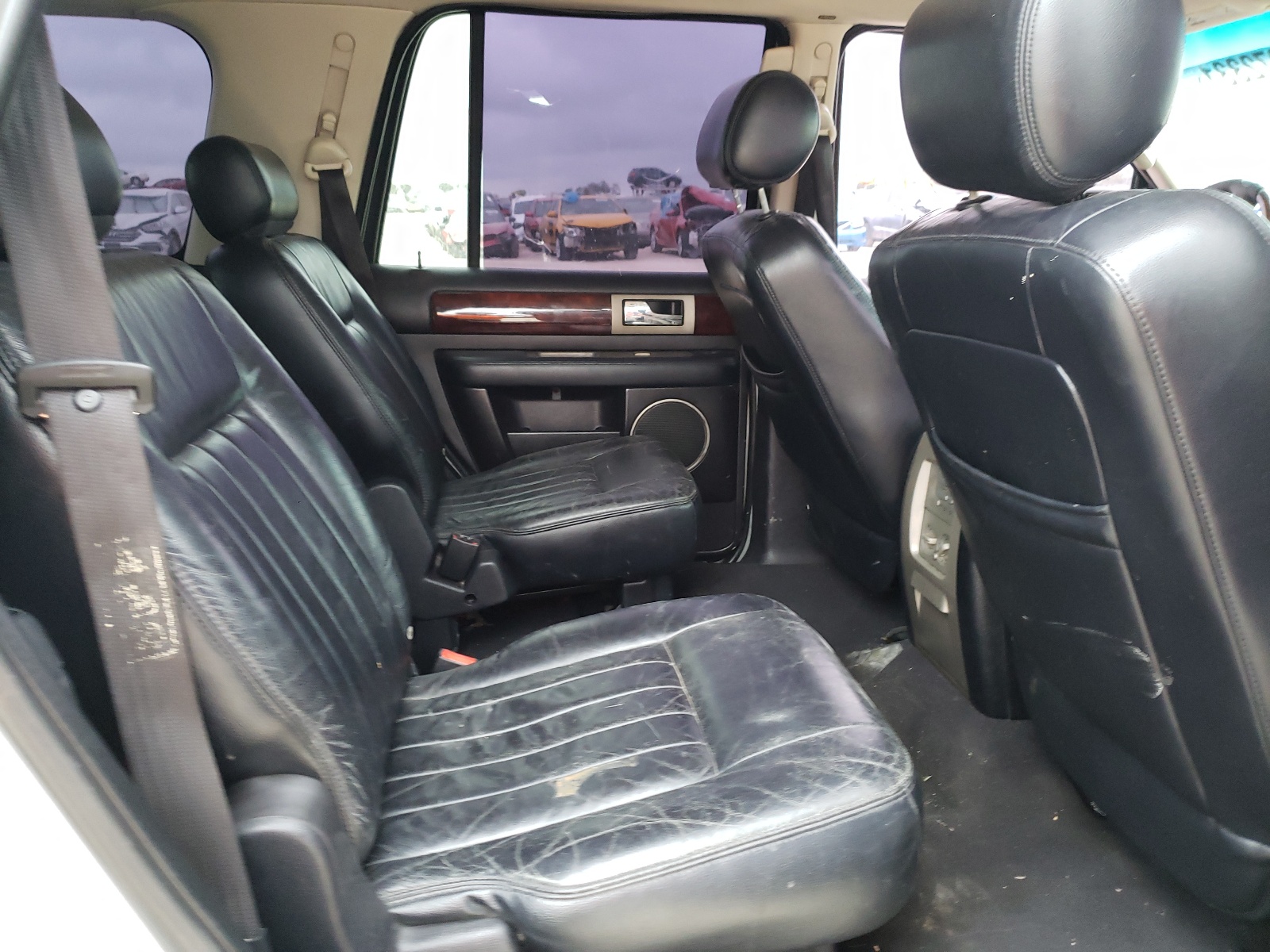 Photo 6 from auction – 2003 LINCOLN NAVIGATOR with VIN 5LMFU27R03LJ15675