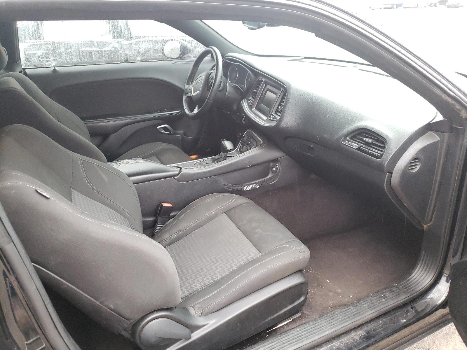 Photo 5 from auction – 2016 DODGE CHALLENGER with VIN 2C3CDZAG1GH279955