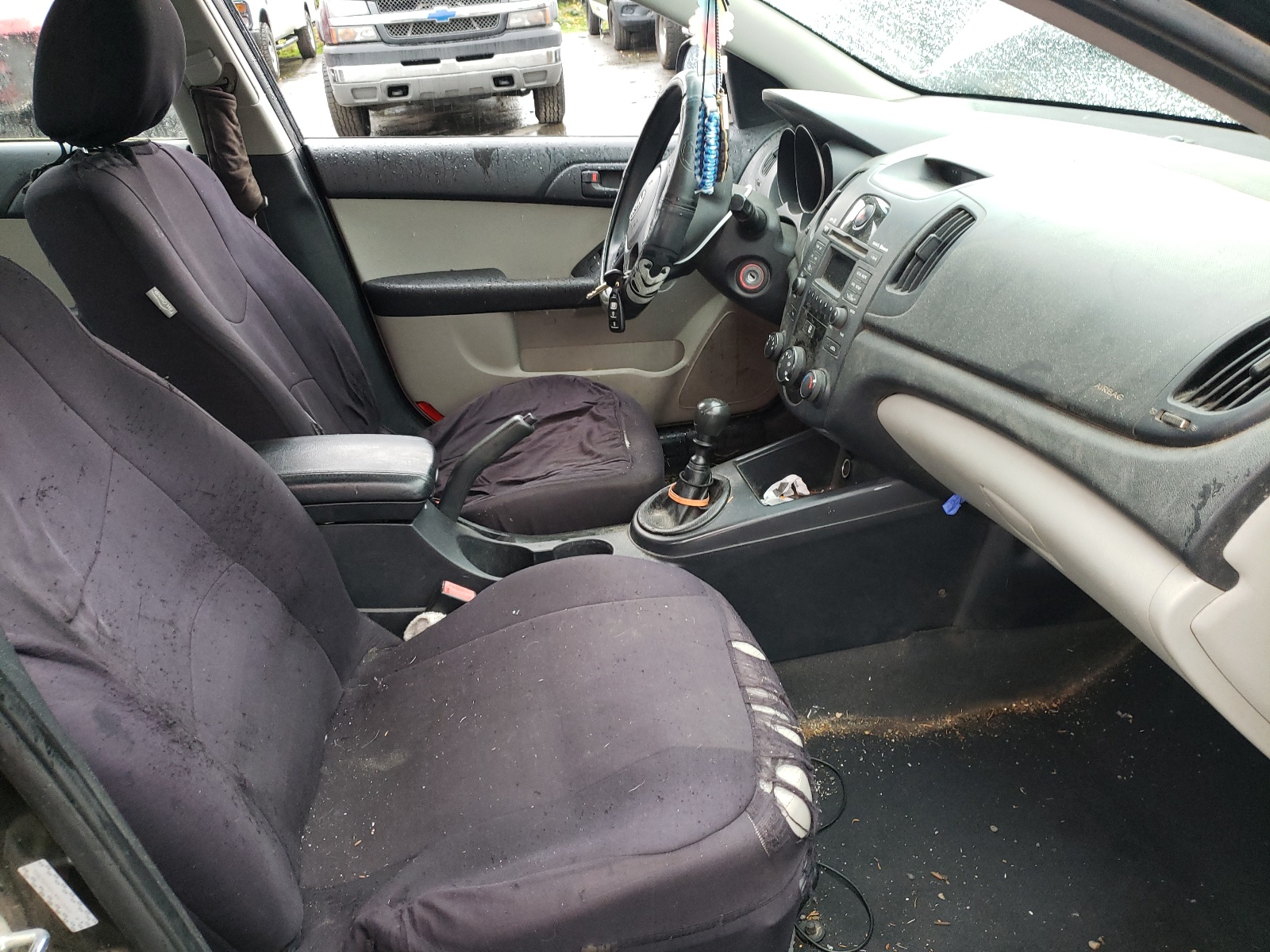 Photo 5 from auction – 2010 KIA FORTE EX with VIN KNAFU4A2XA5052615