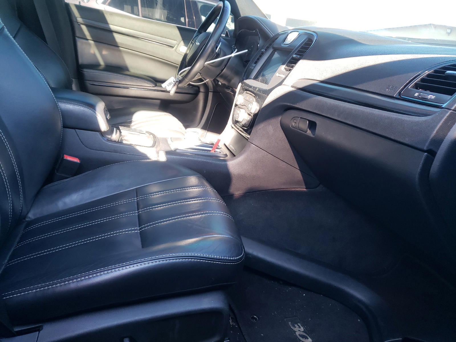Photo 5 from auction – 2015 CHRYSLER 300 S with VIN 2C3CCAGG5FH922916