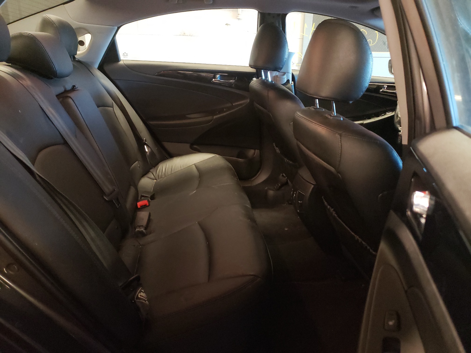 Photo 6 from auction – 2011 HYUNDAI SONATA SE with VIN 5NPEC4AC1BH129061