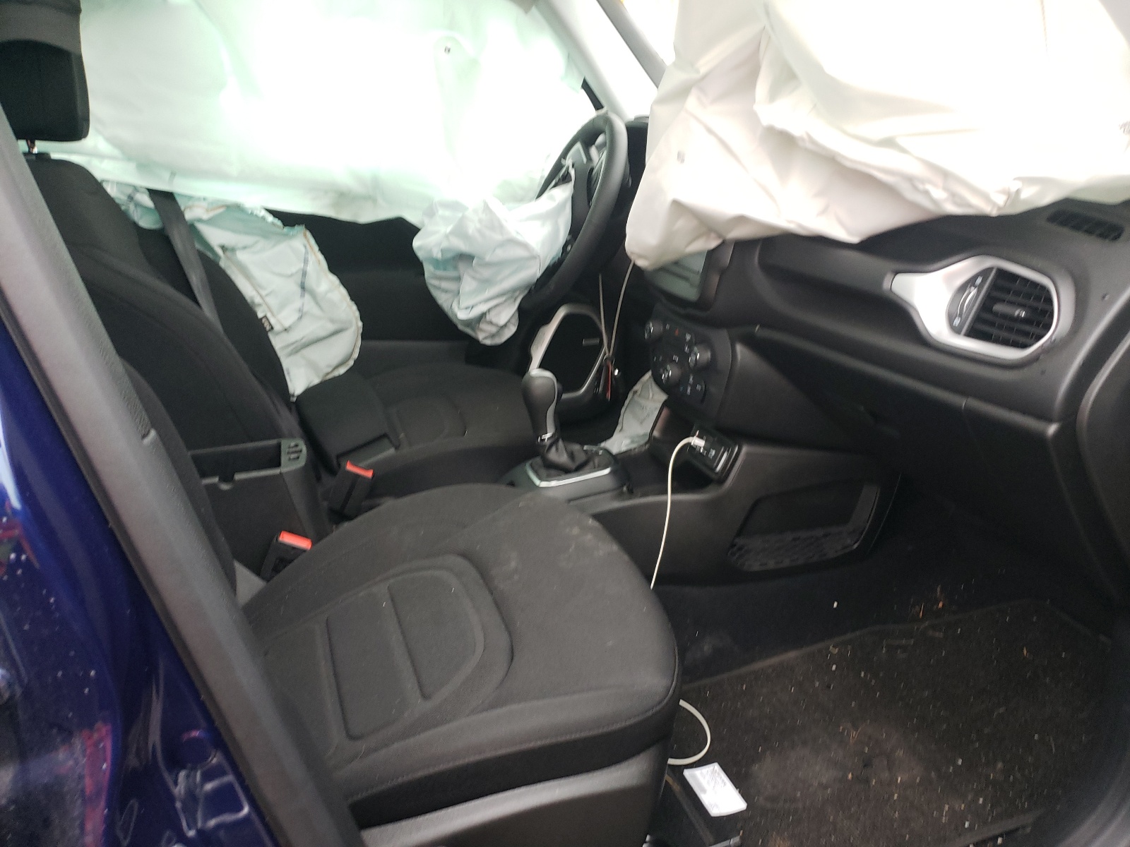 Photo 5 from auction – 2021 JEEP RENEGADE L with VIN ZACNJCBB3MPM78638