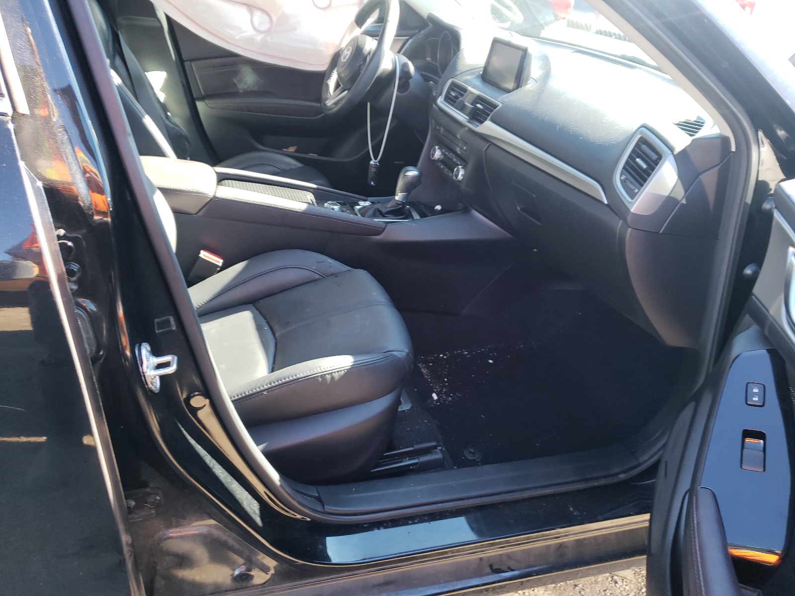 Photo 5 from auction – 2018 MAZDA 3 TOURING with VIN 3MZBN1V39JM258919