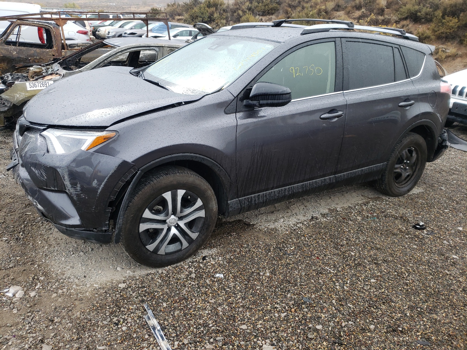 Zdjęcie 2 z aukcji – 2017 TOYOTA RAV4 LE z VIN JTMBFREV4HJ700142