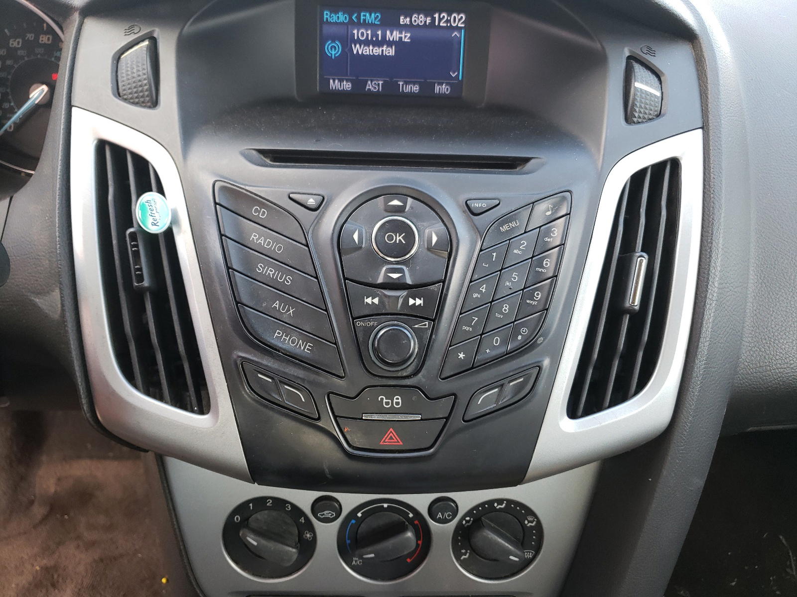 Photo 9 from auction – 2012 FORD FOCUS SE with VIN 1FAHP3F2XCL400780