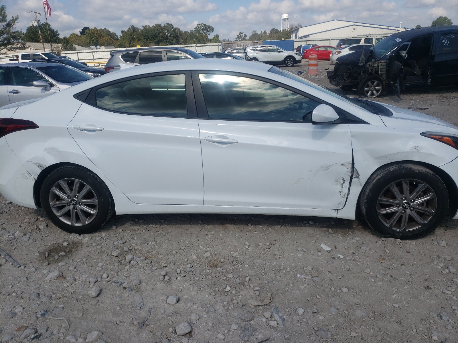 Photo 9 from auction – 2016 HYUNDAI ELANTRA SE with VIN 5NPDH4AE3GH773540