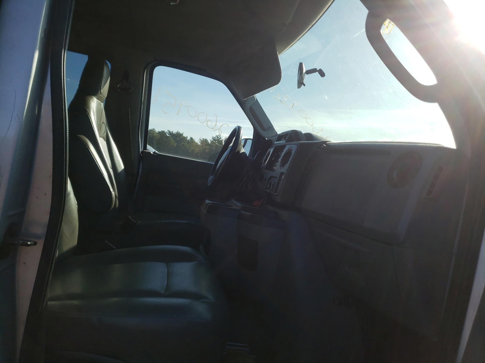 Photo 5 from auction – 2012 FORD ECONOLINE with VIN 1FBSS3BL0CDA58221