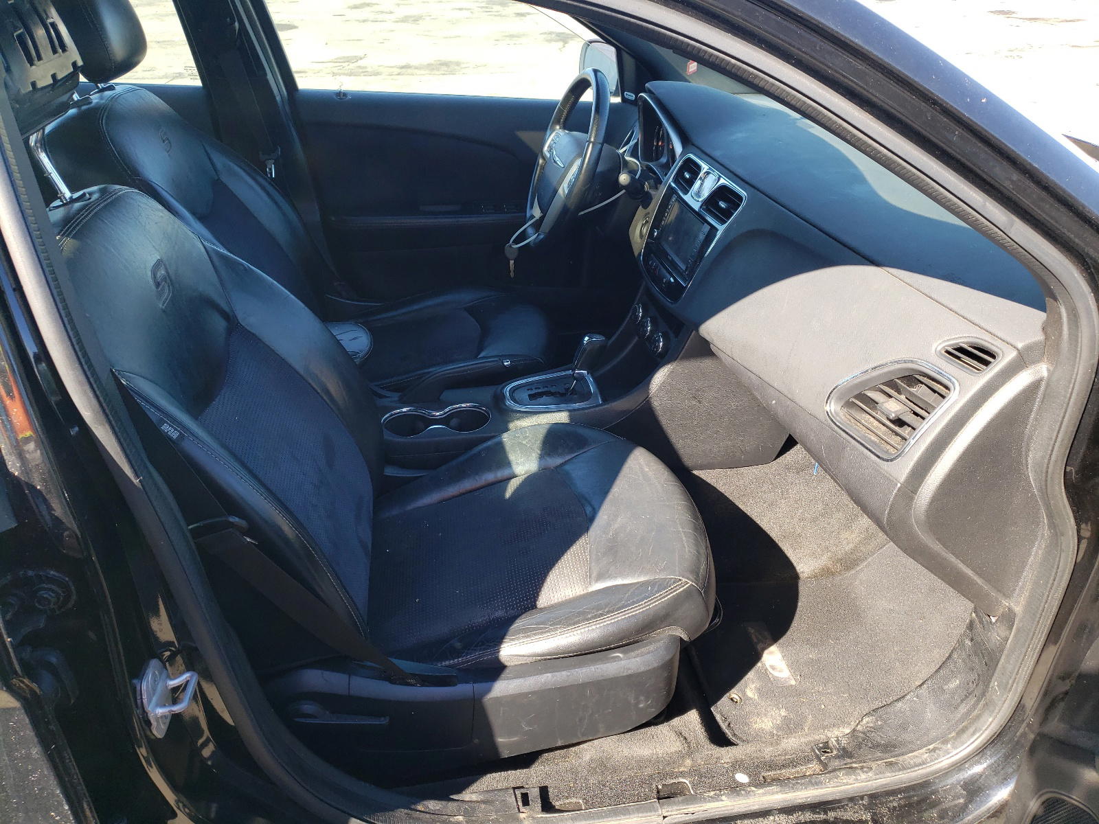 Photo 5 from auction – 2012 CHRYSLER 200 S with VIN 1C3CCBHG0CN277471