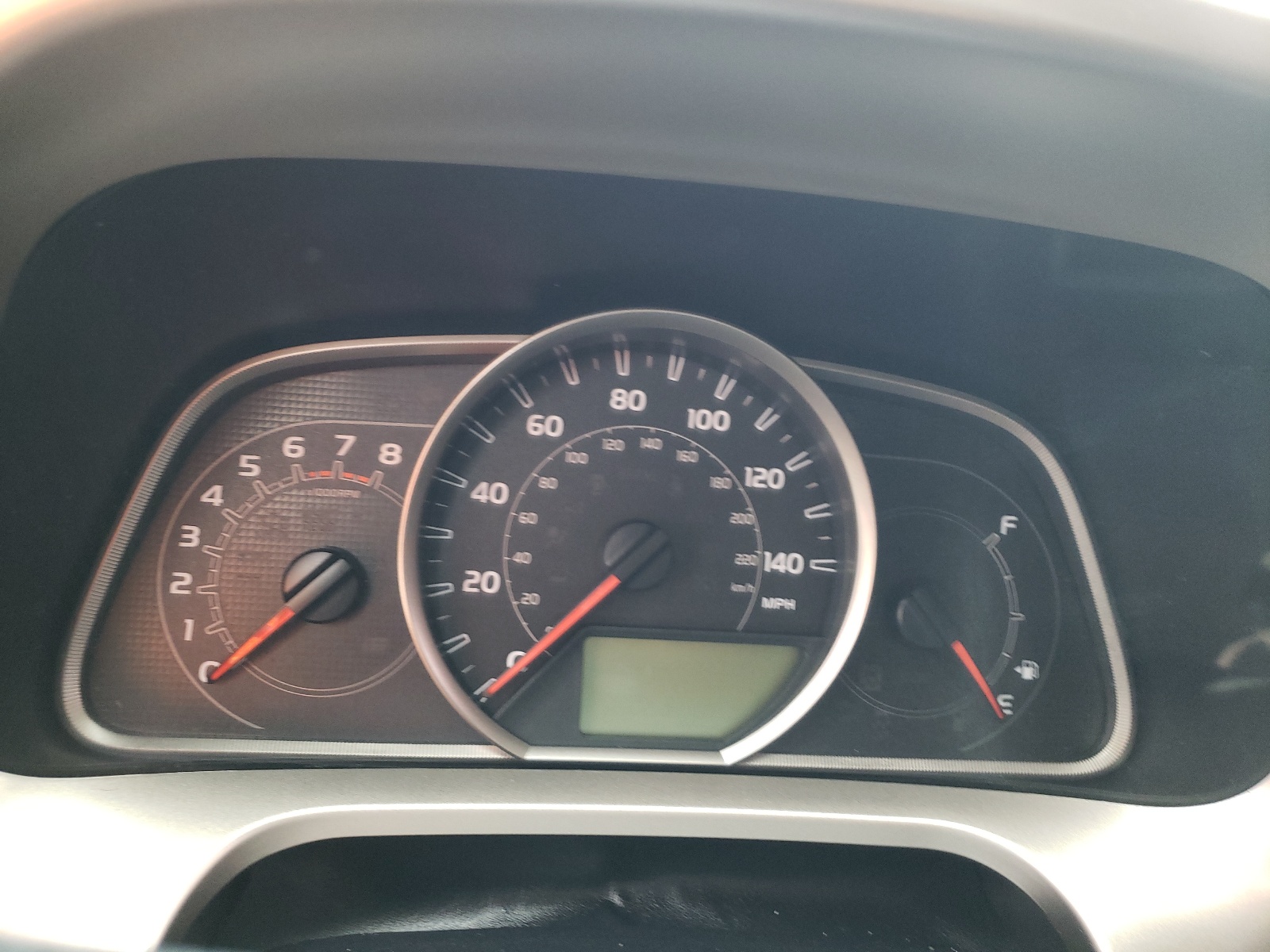 Photo 8 from auction – 2015 TOYOTA RAV4 LE with VIN JTMZFREVXFD060769