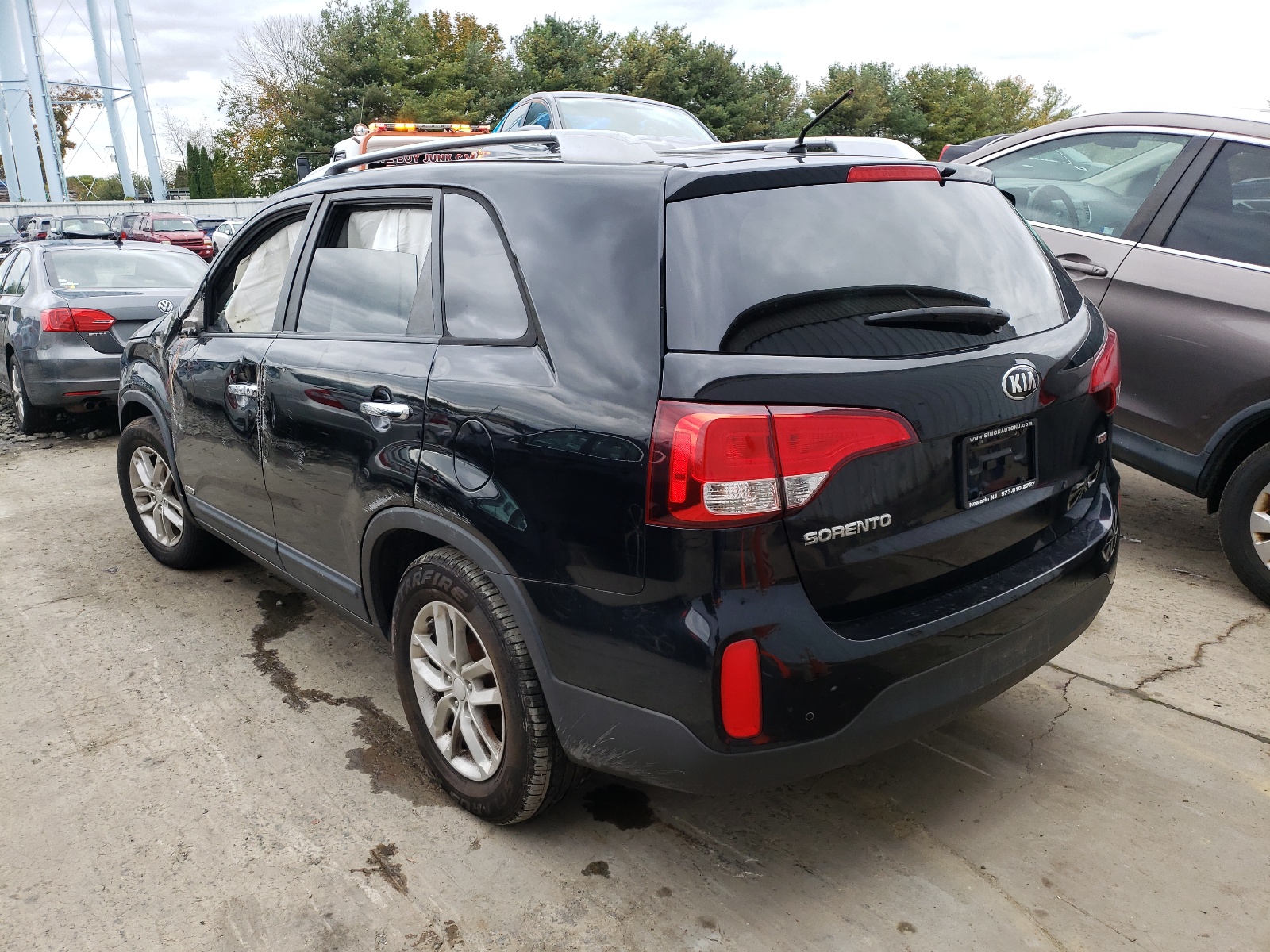 Photo 3 from auction – 2015 KIA SORENTO LX with VIN 5XYKTCA63FG562420