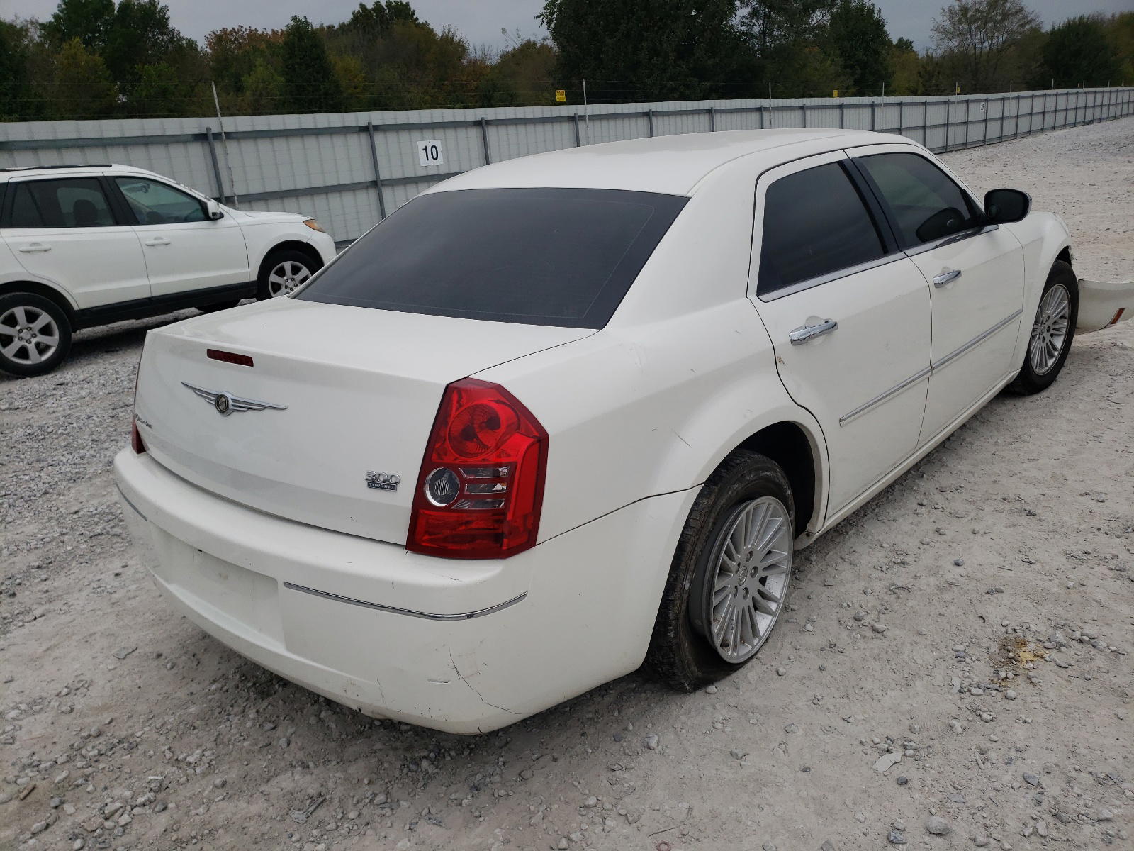Photo 4 from auction – 2010 CHRYSLER 300 TOURIN with VIN 2C3CA4CD4AH198972