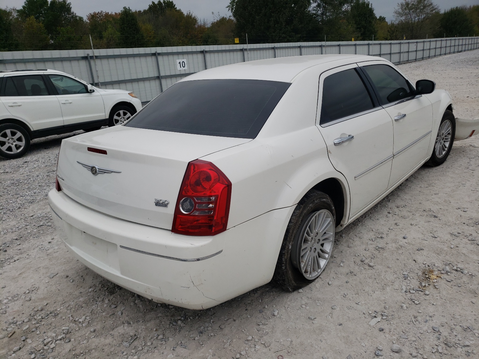 Zdjęcie 4 z aukcji – 2010 CHRYSLER 300 TOURIN z VIN 2C3CA4CD4AH198972