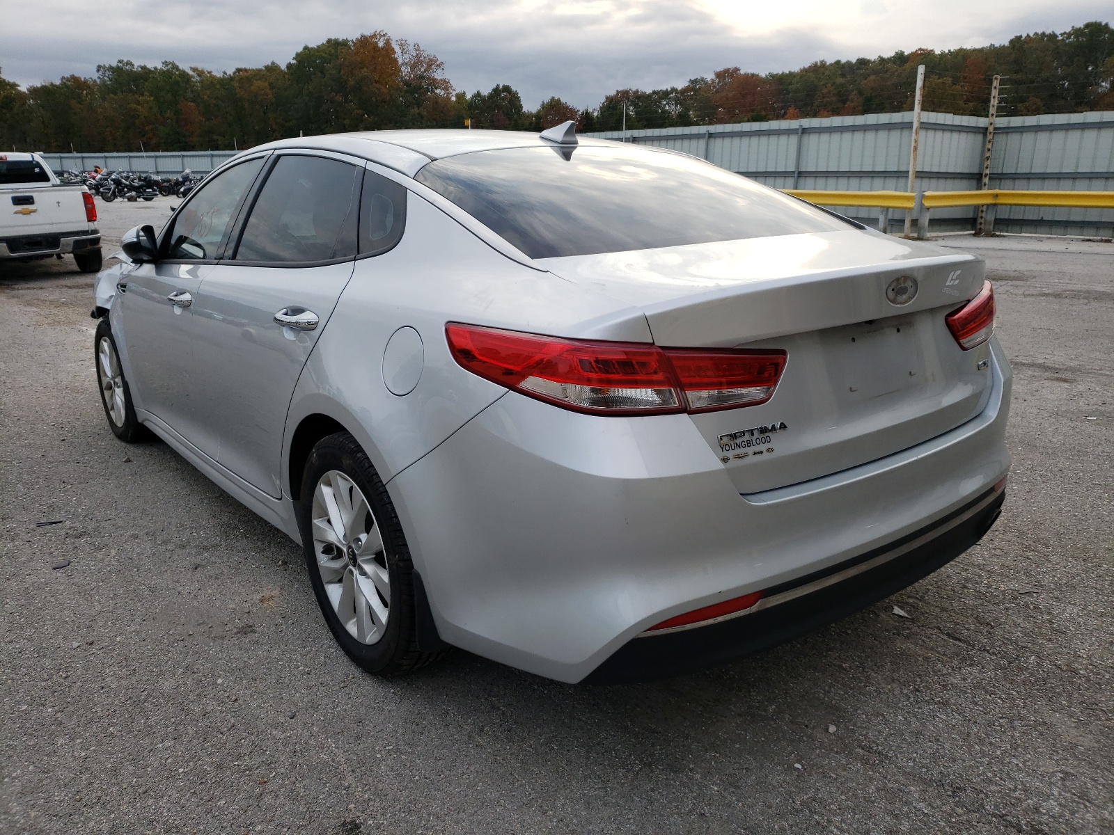 Photo 3 from auction – 2016 KIA OPTIMA EX with VIN 5XXGU4L30GG117862