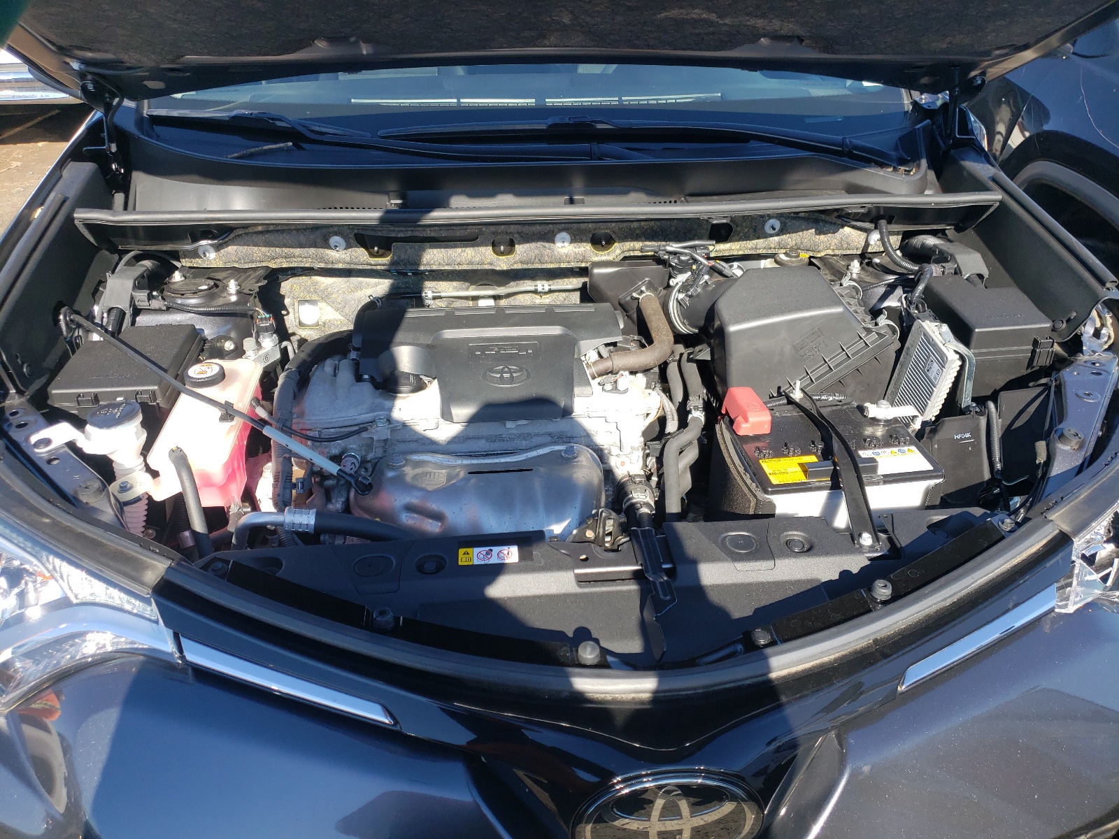Photo 7 from auction – 2018 TOYOTA RAV4 LE with VIN JTMBFREV3JD248382