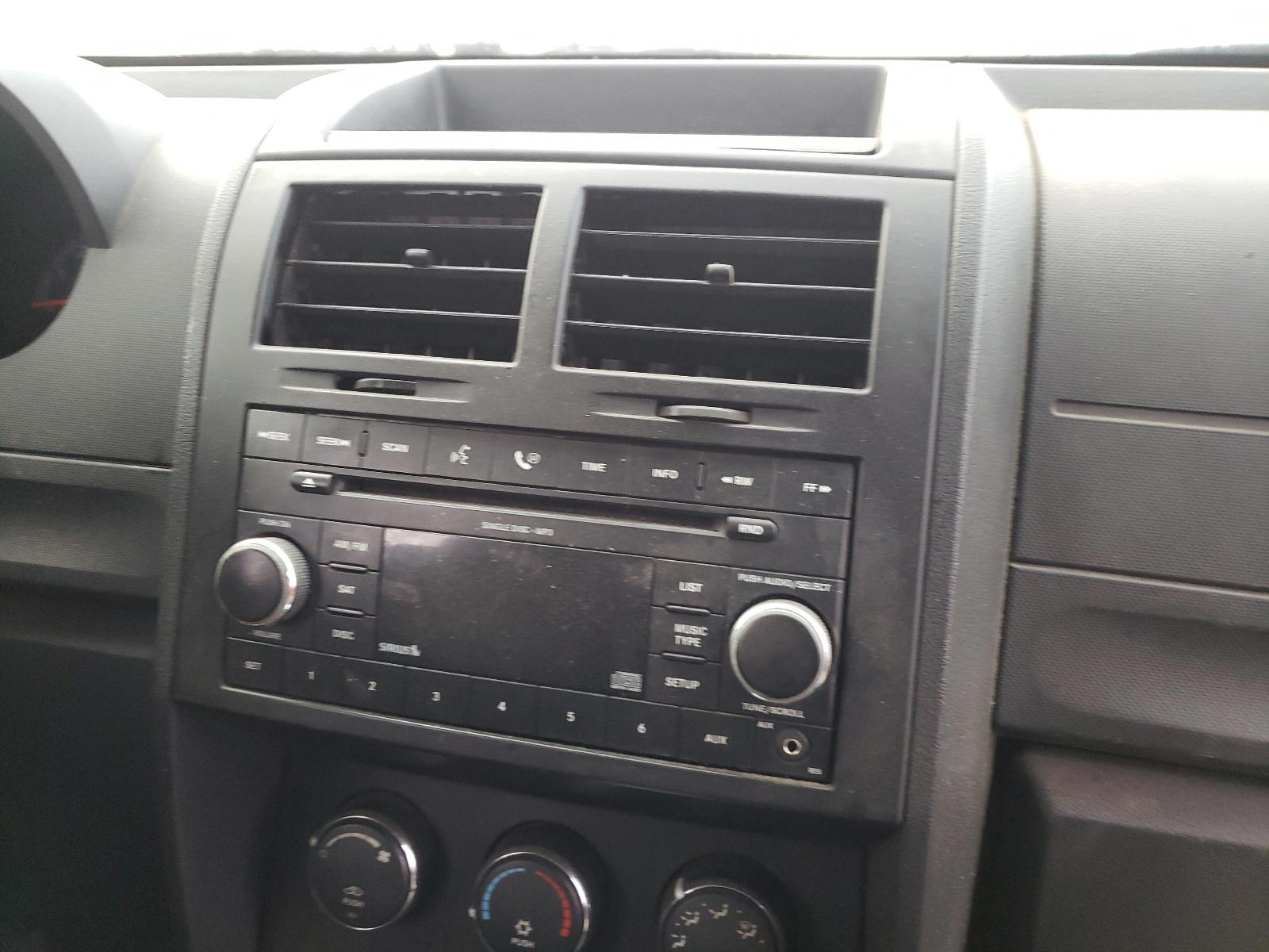 Photo 9 from auction – 2008 DODGE NITRO SXT with VIN 1D8GT28K08W139143