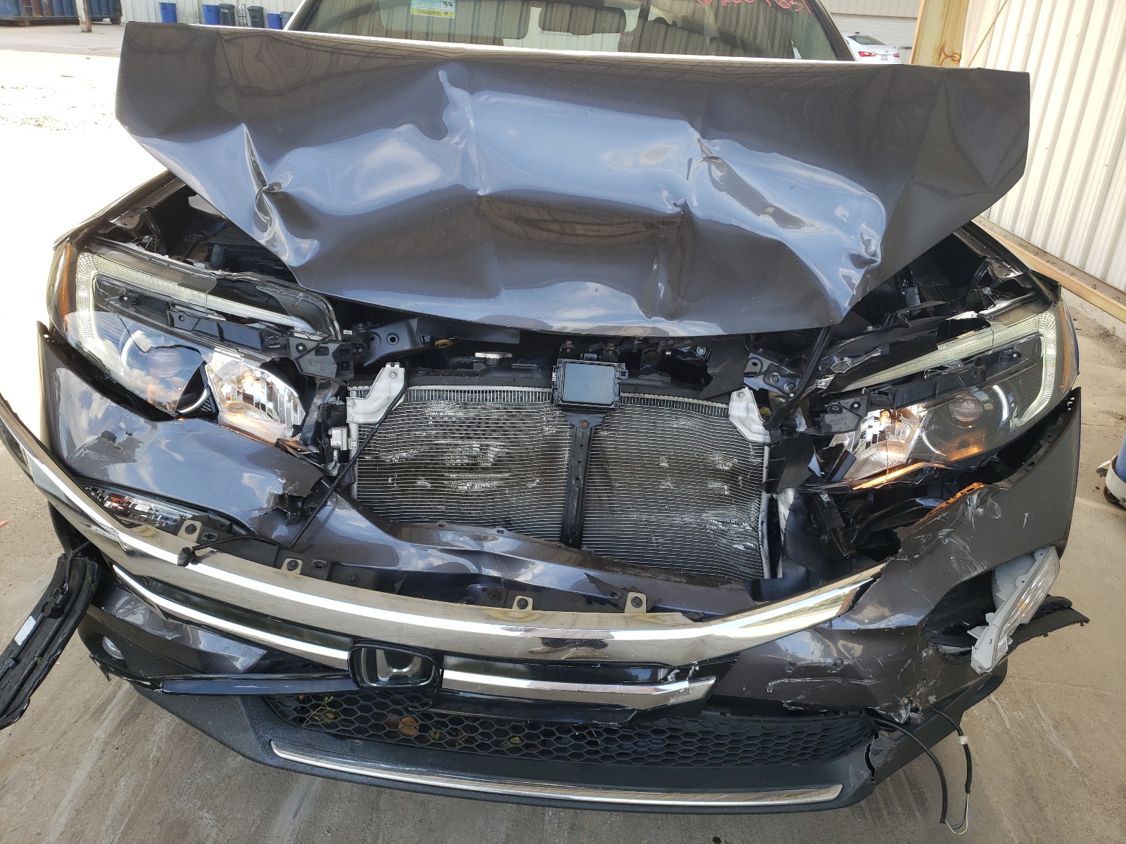 Photo 7 from auction – 2018 HONDA PILOT TOUR with VIN 5FNYF5H92JB014552