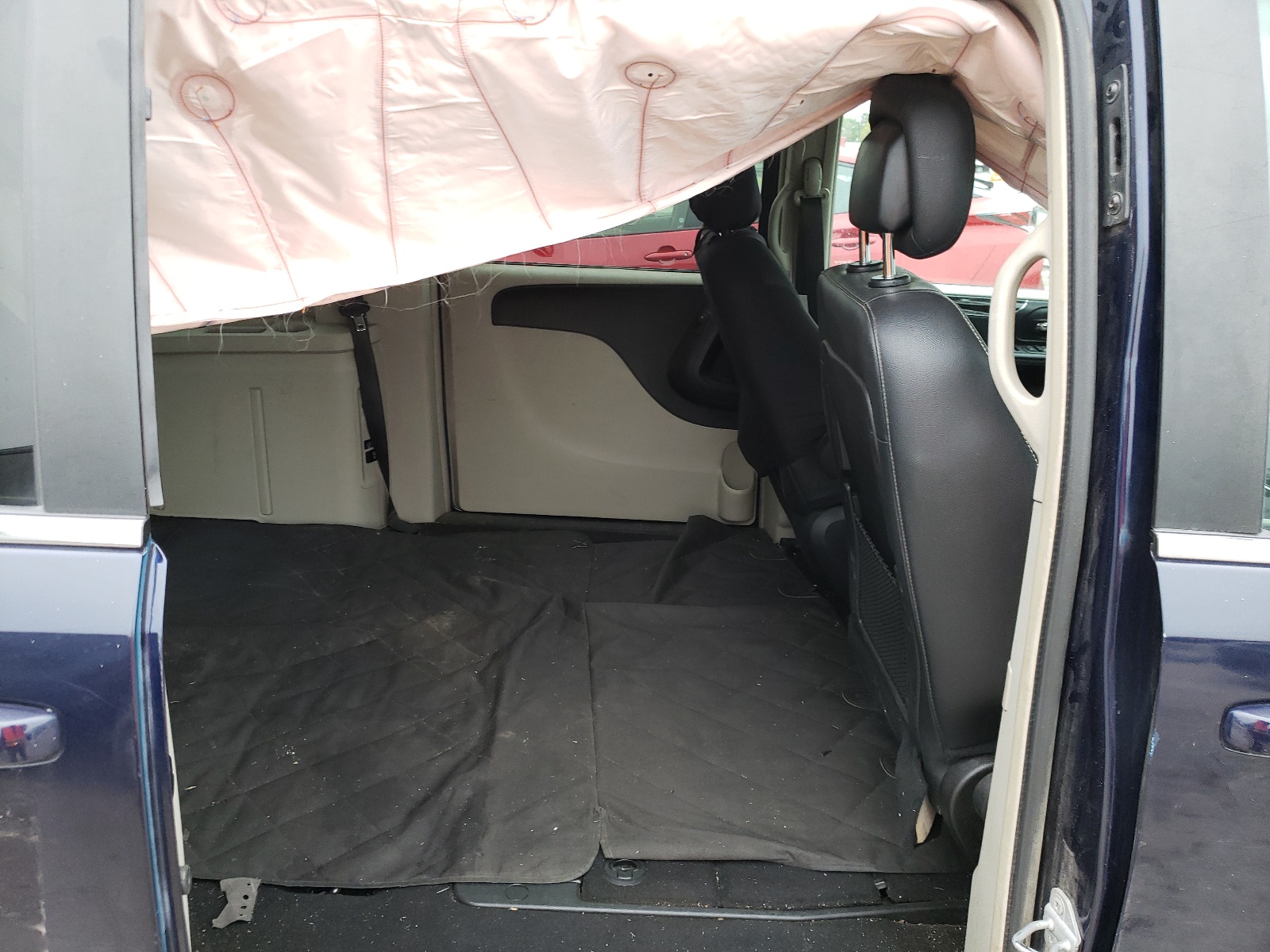 Photo 6 from auction – 2016 CHRYSLER TOWN & COU with VIN 2C4RC1BG3GR157956