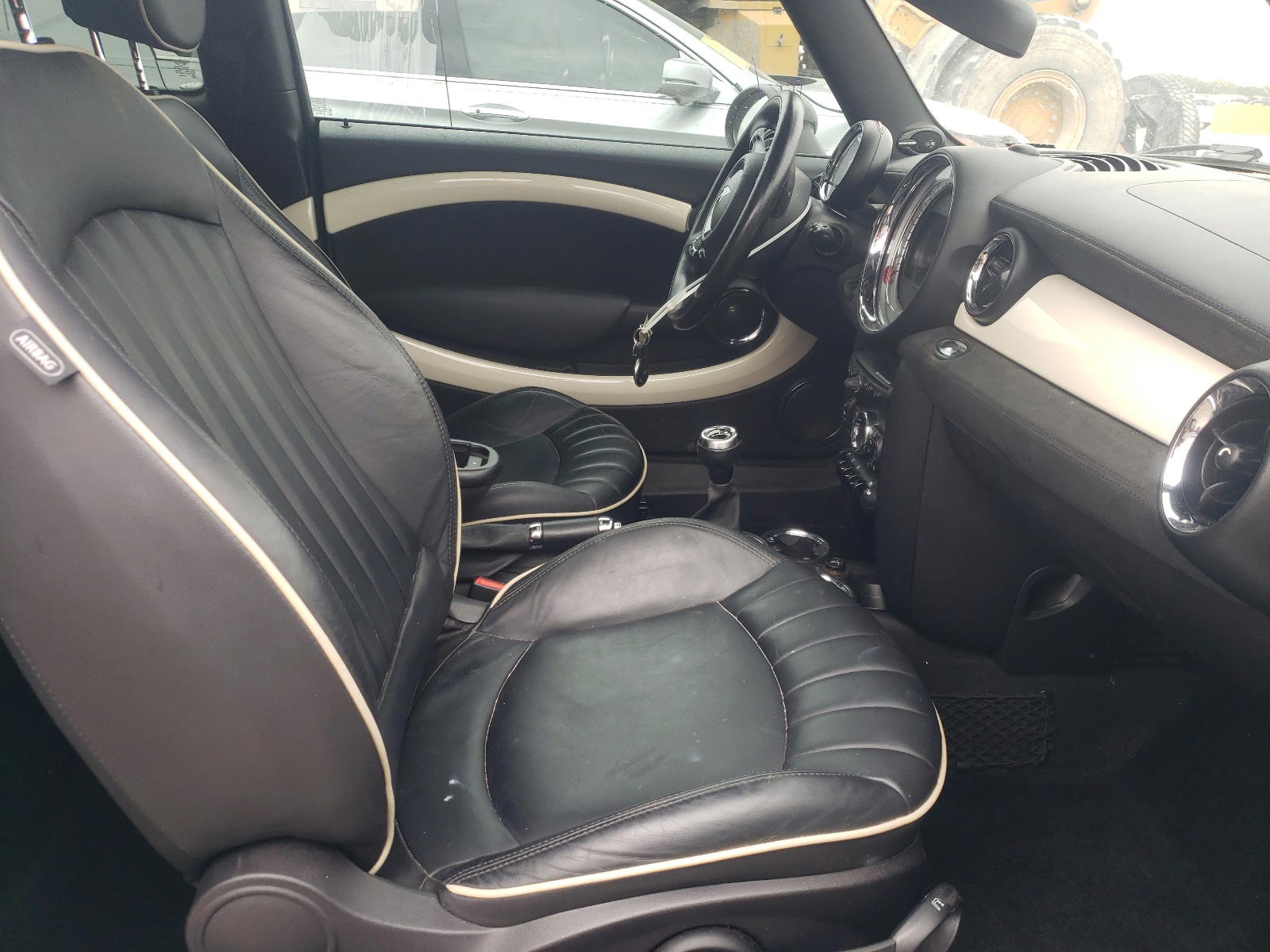 Photo 5 from auction – 2013 MINI COOPER S C with VIN WMWZG3C57DTY32688