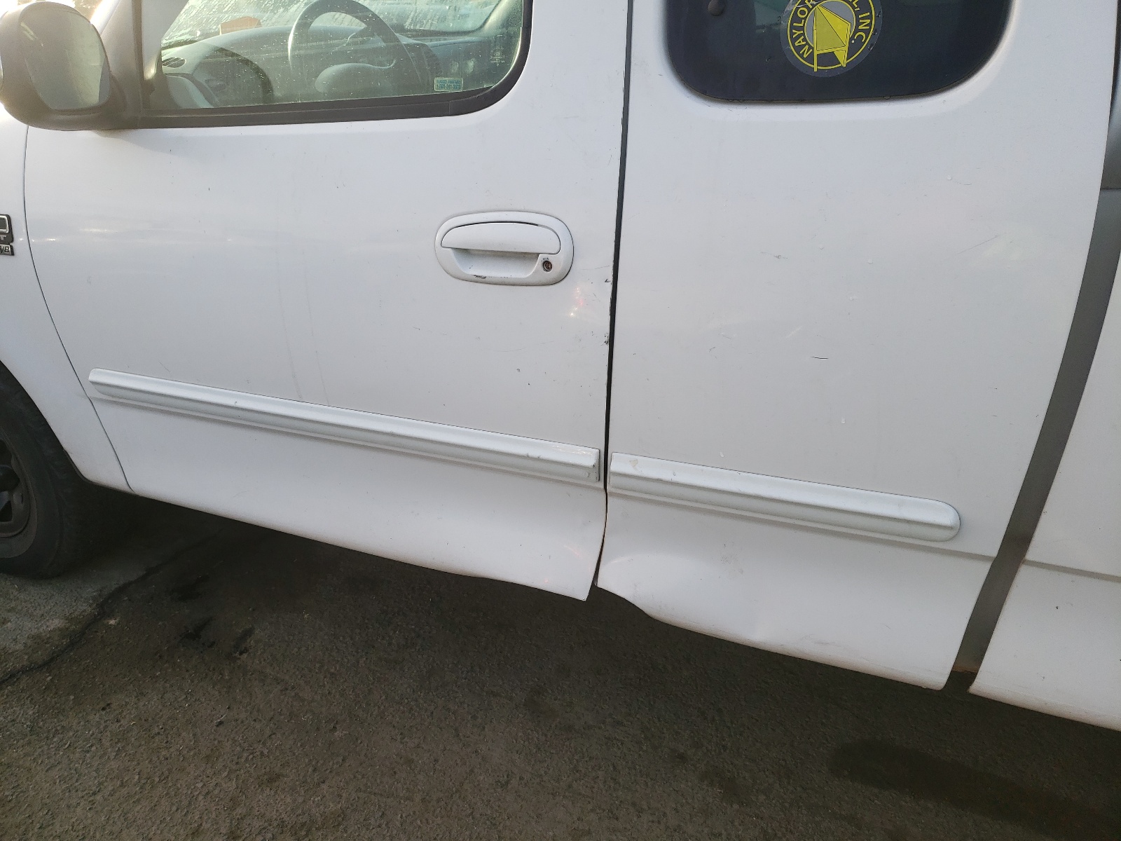Photo 9 from auction – 2000 FORD F150 with VIN 1FTPX17L0YKB18341