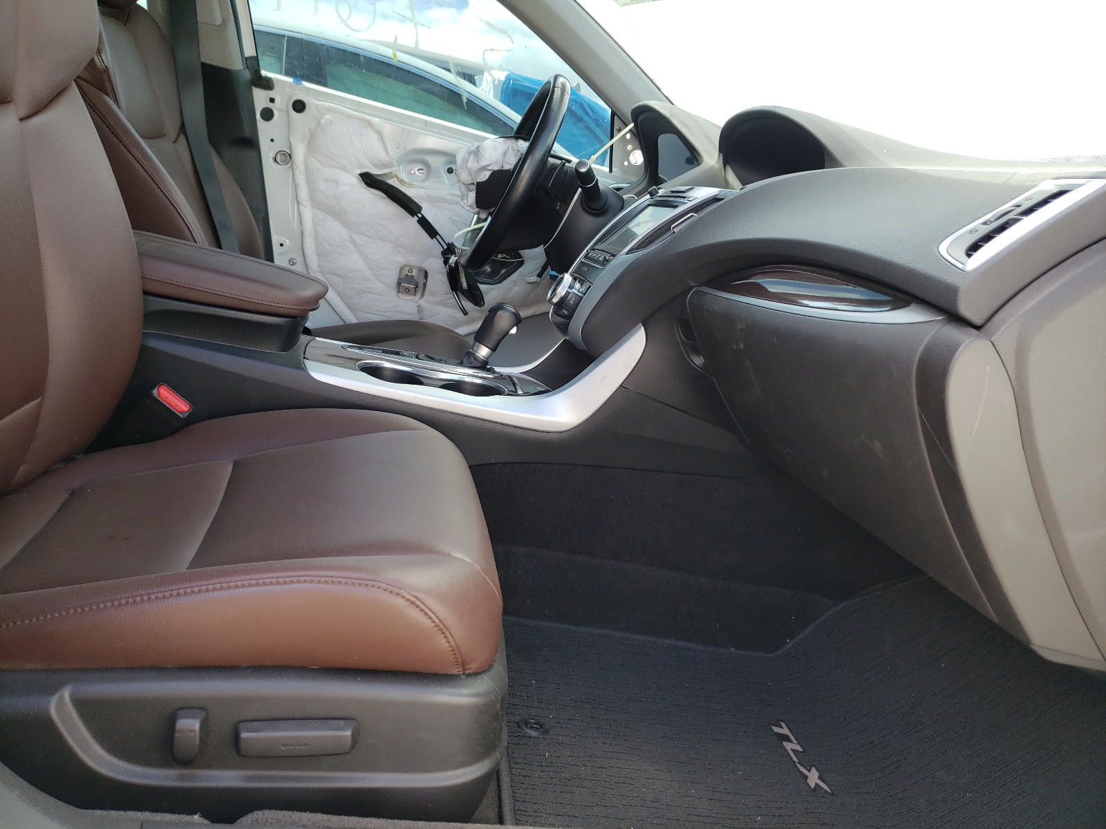 Photo 5 from auction – 2017 ACURA TLX with VIN 19UUB1F36HA001230