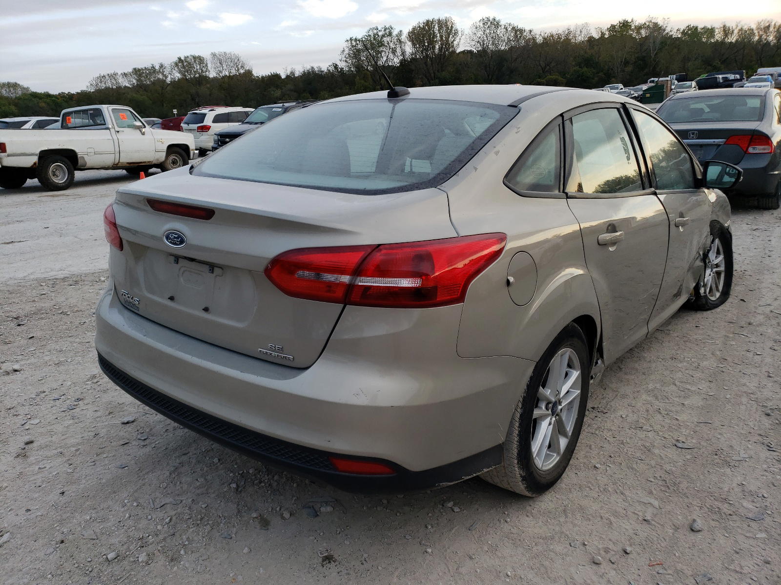 Photo 4 from auction – 2016 FORD FOCUS SE with VIN 1FADP3F27GL221052
