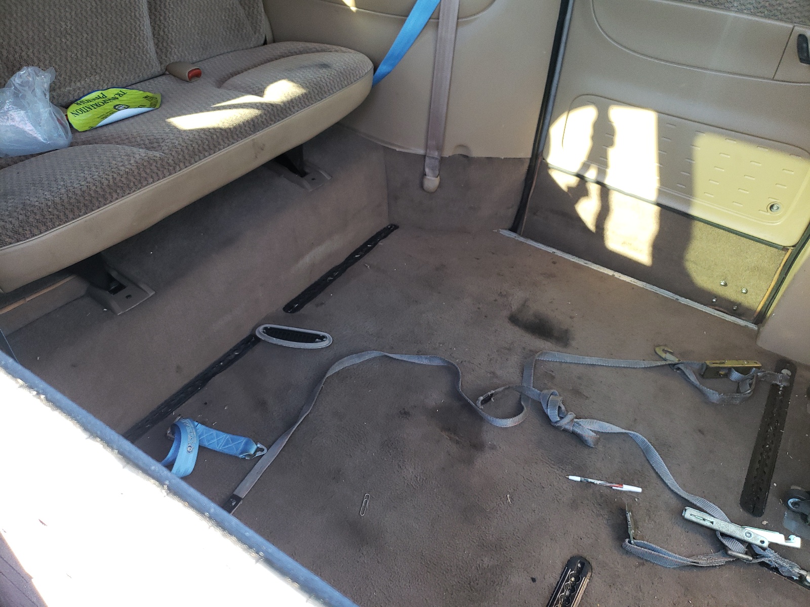 صورة رقم 6 من المزاد - 2000 DODGE GRAND CARA مع VIN 2B4GP44R0YR644557
