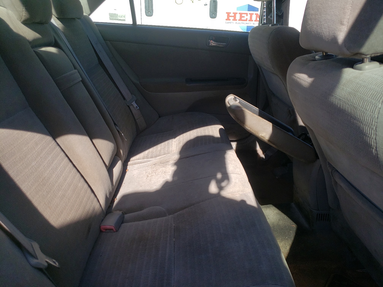 Photo 6 from auction – 2005 TOYOTA CAMRY LE with VIN 4T1BE32K65U102800