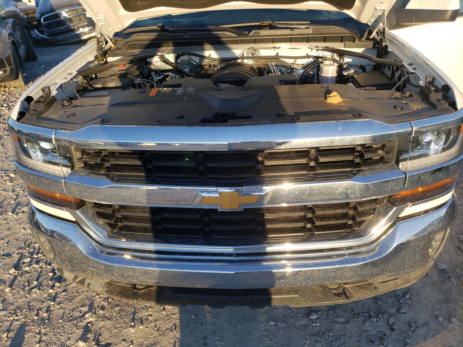 Photo 7 from auction – 2018 CHEVROLET SILVERADO with VIN 3GCUKREC7JG382723