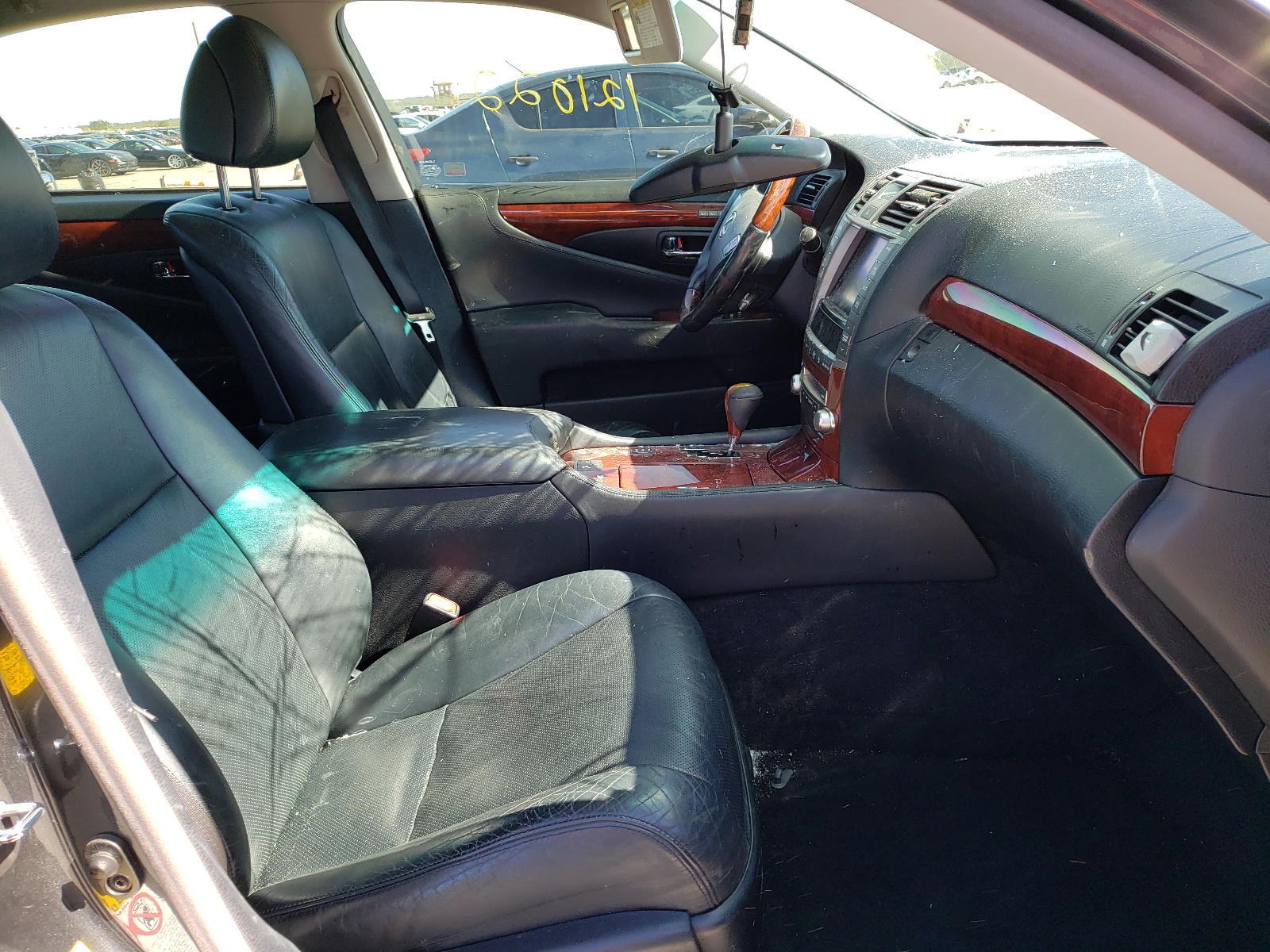Photo 5 from auction – 2011 LEXUS LS 460 with VIN JTHBL5EF8B5107750
