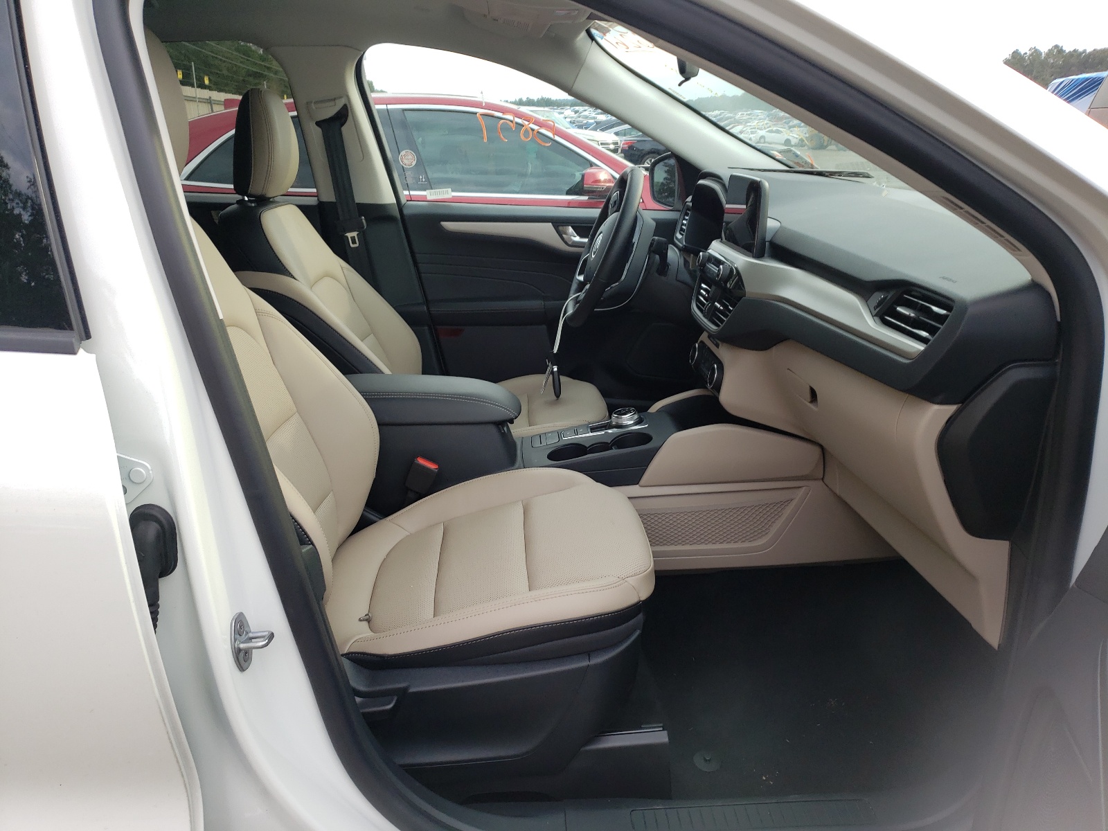 Photo 5 from auction – 2021 FORD ESCAPE SEL with VIN 1FMCU9H65MUA70585