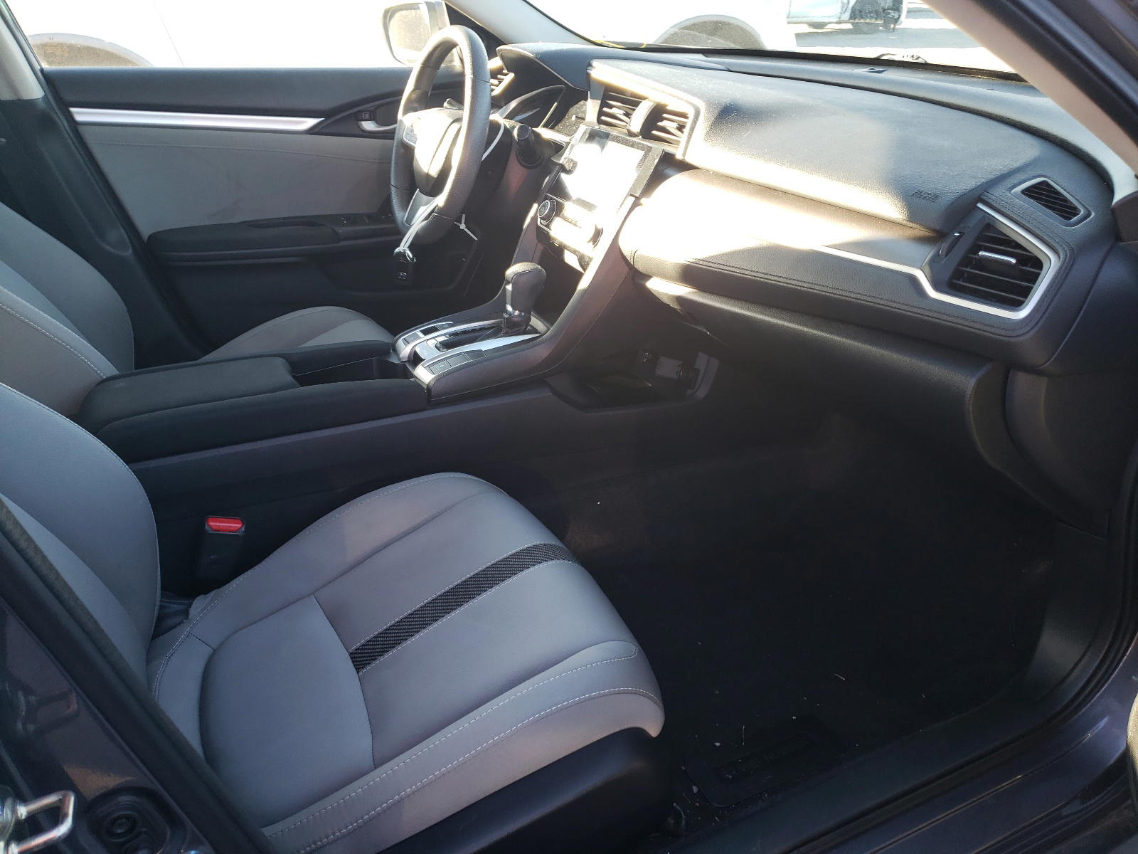 Photo 5 from auction – 2016 HONDA CIVIC EX with VIN 19XFC2F76GE027920