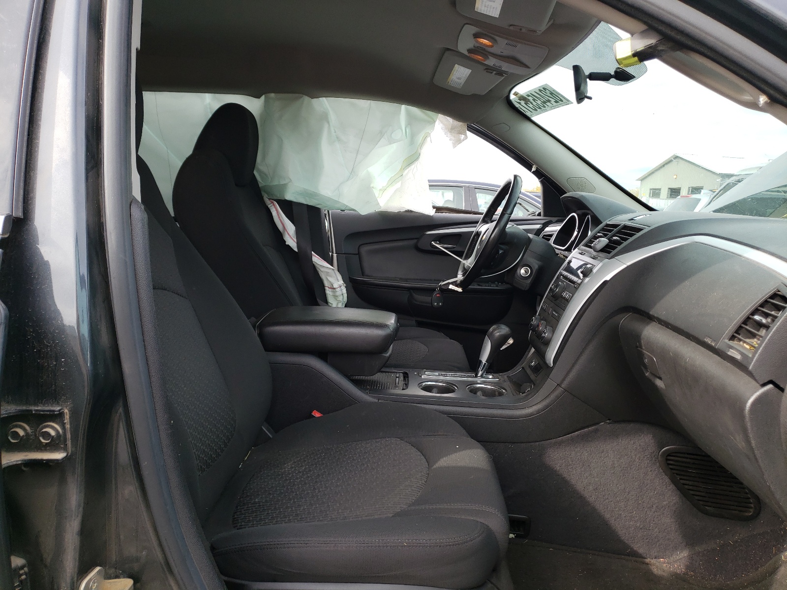 Photo 5 from auction – 2011 CHEVROLET TRAVERSE L with VIN 1GNKRGEDXBJ183379