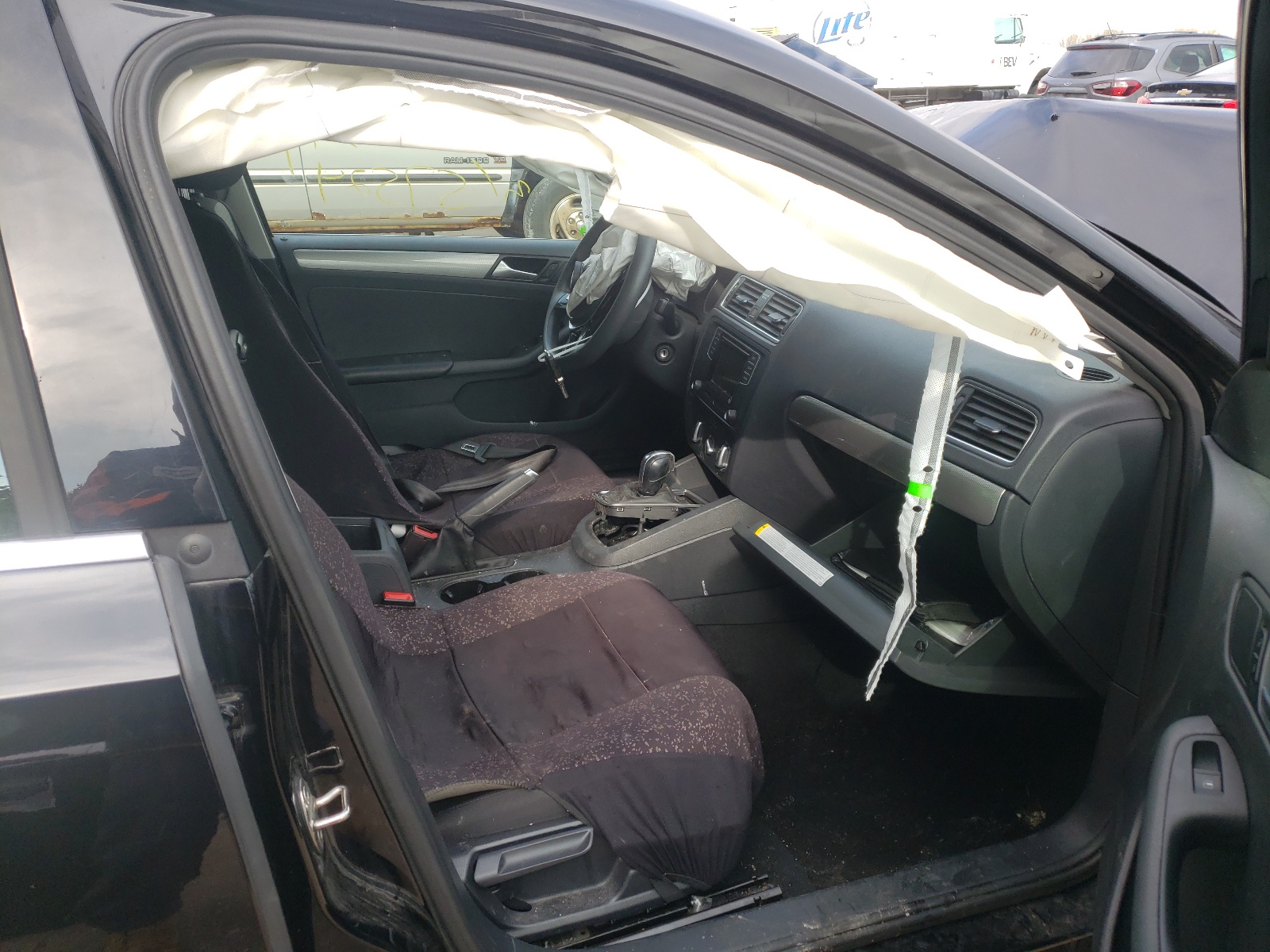 Photo 5 from auction – 2017 VOLKSWAGEN JETTA S with VIN 3VW2B7AJ2HM370262