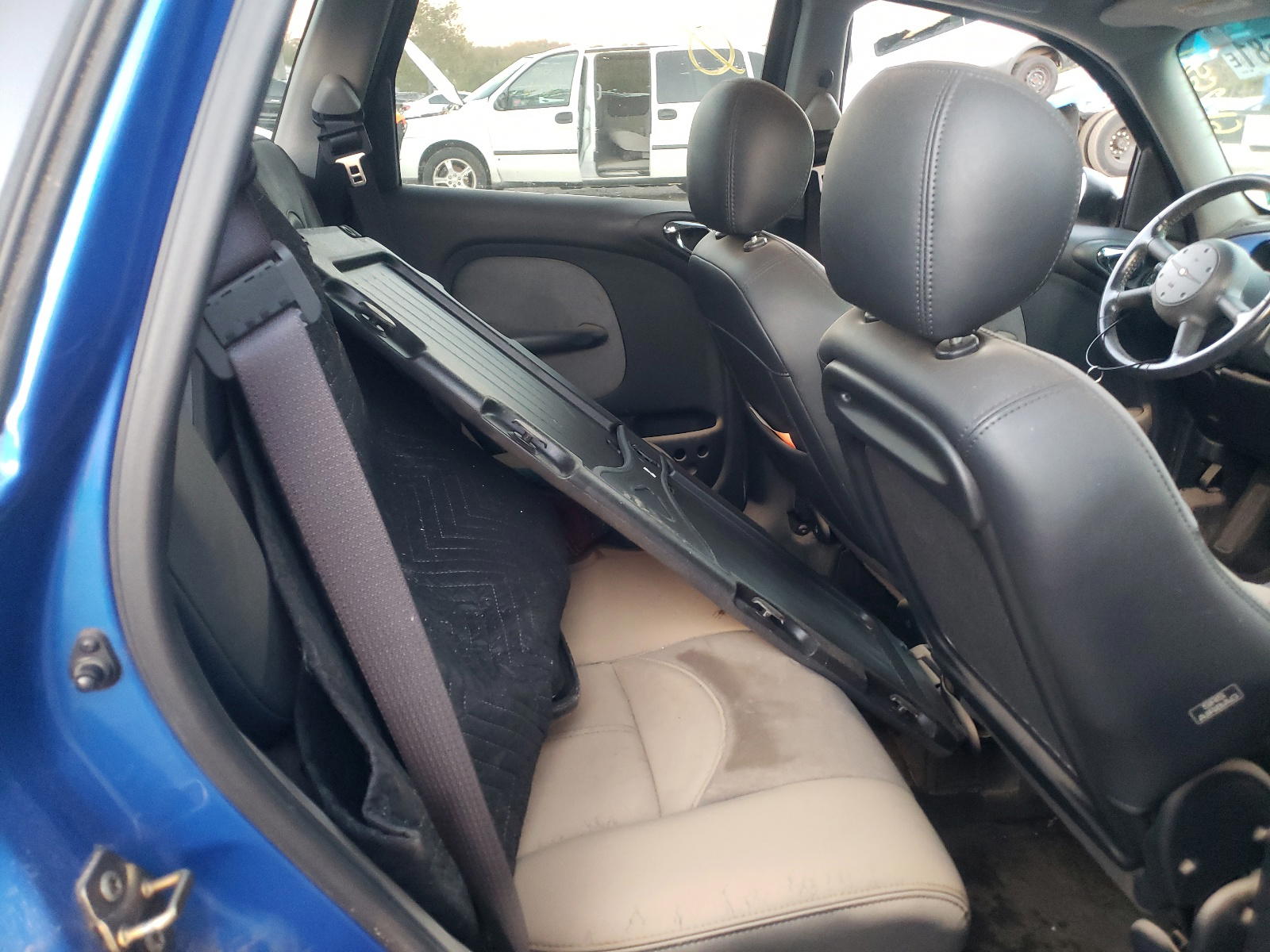 Photo 6 from auction – 2003 CHRYSLER PT CRUISER with VIN 3C8FY68B03T632837