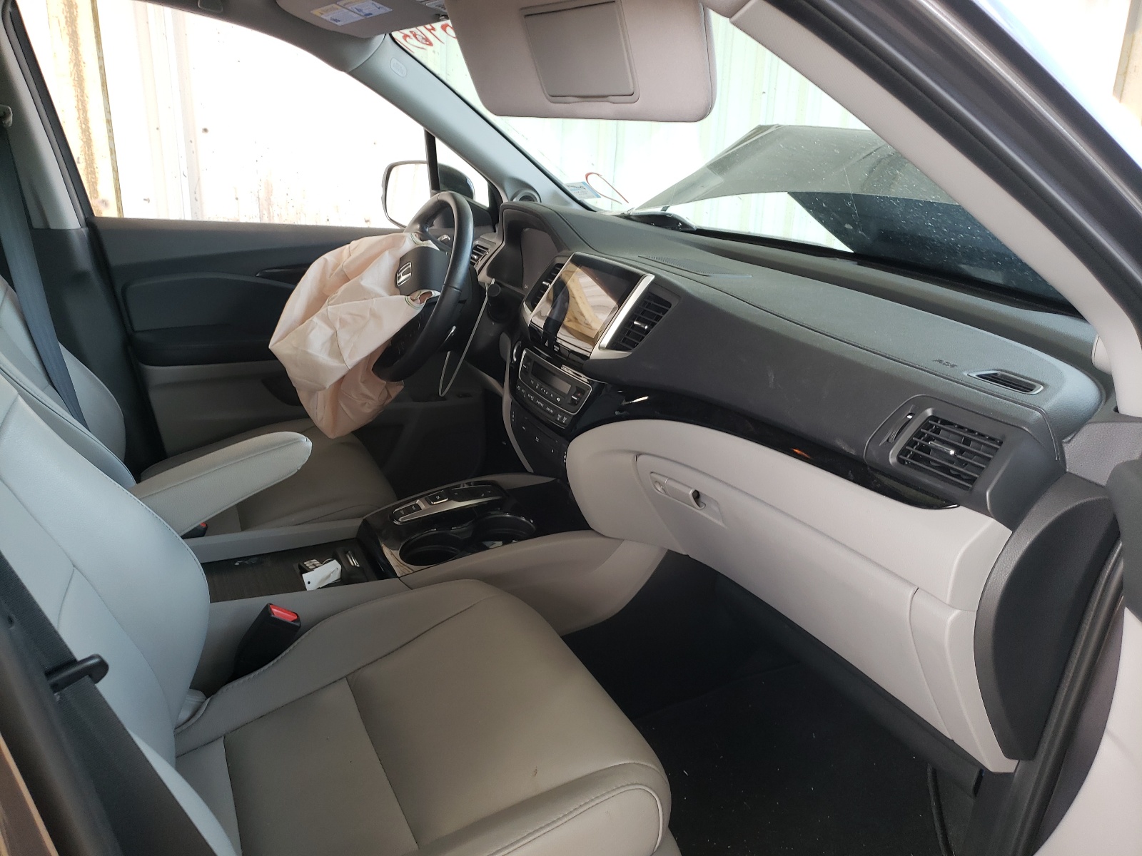Photo 5 from auction – 2018 HONDA PILOT TOUR with VIN 5FNYF5H92JB014552