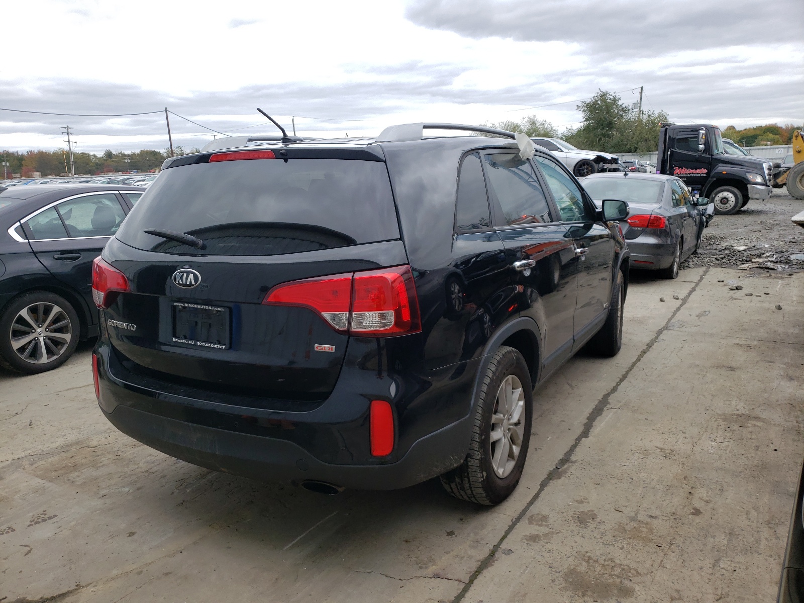 Photo 4 from auction – 2015 KIA SORENTO LX with VIN 5XYKTCA63FG562420