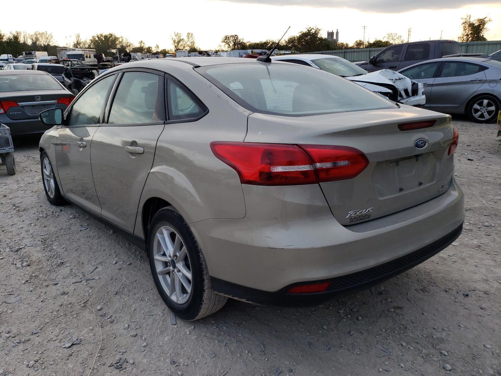 Photo 3 from auction – 2016 FORD FOCUS SE with VIN 1FADP3F27GL221052