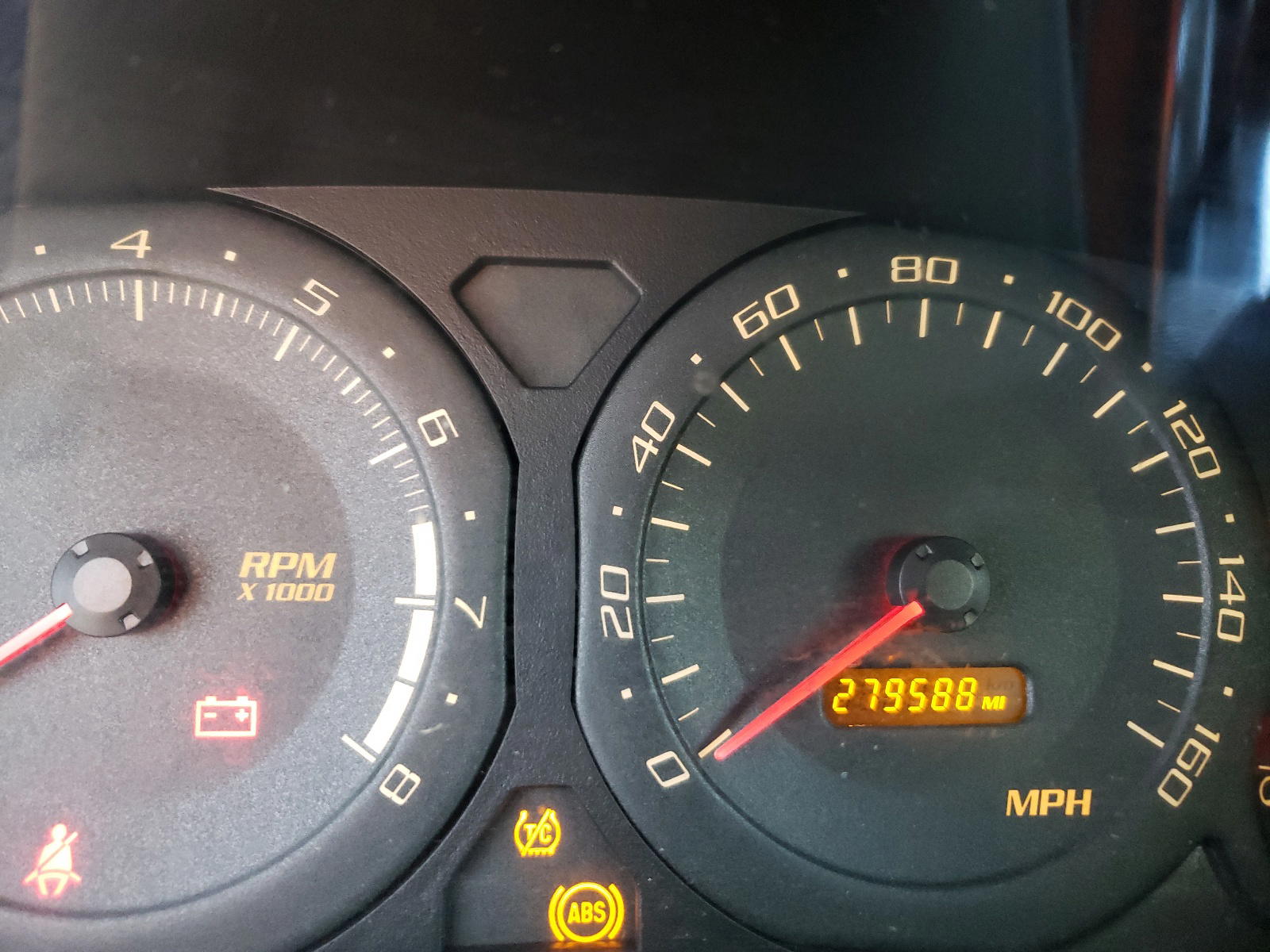 Photo 8 from auction – 2004 CADILLAC SRX with VIN 1GYEE637740144356