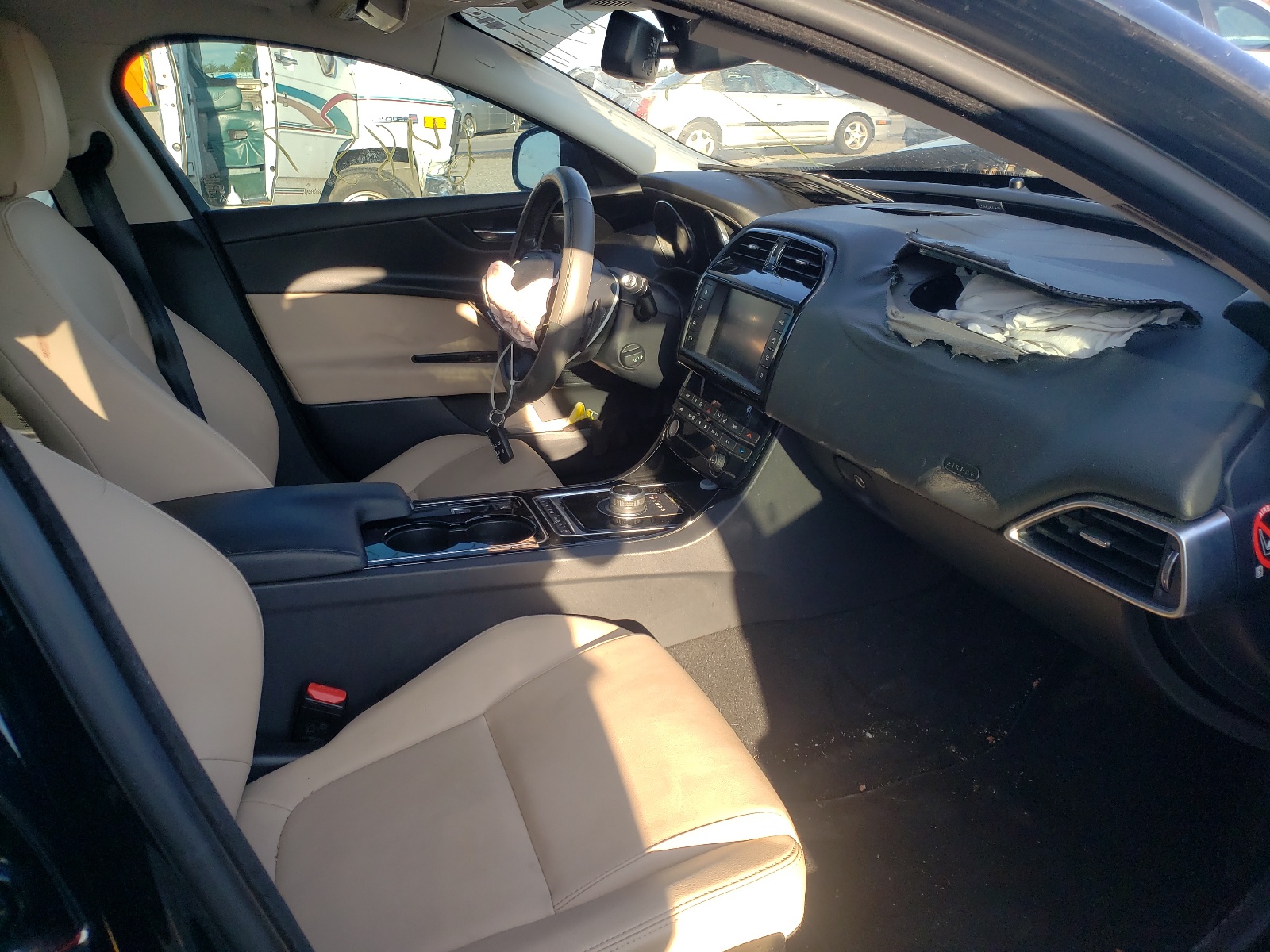 Photo 5 from auction – 2017 JAGUAR XE PREMIUM with VIN SAJAJ4BV4HA962617