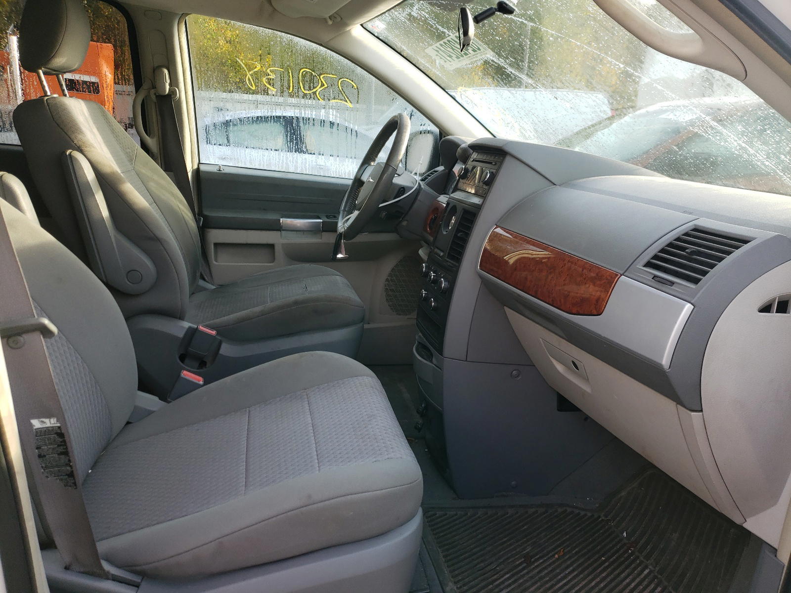 Photo 5 from auction – 2008 CHRYSLER TOWN&COUNT with VIN 2A8HR54P98R642305