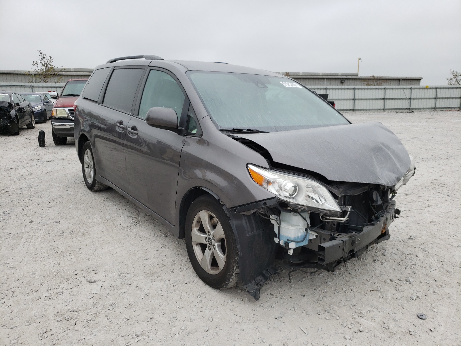 TOYOTA SIENNA XLE 2018 with VIN 5TDKZ3DC0JS904806 - Photo from auction