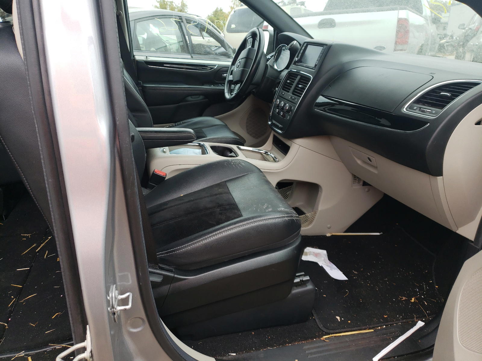 Photo 5 from auction – 2017 DODGE GRAND CARA with VIN 2C4RDGCG3HR824315