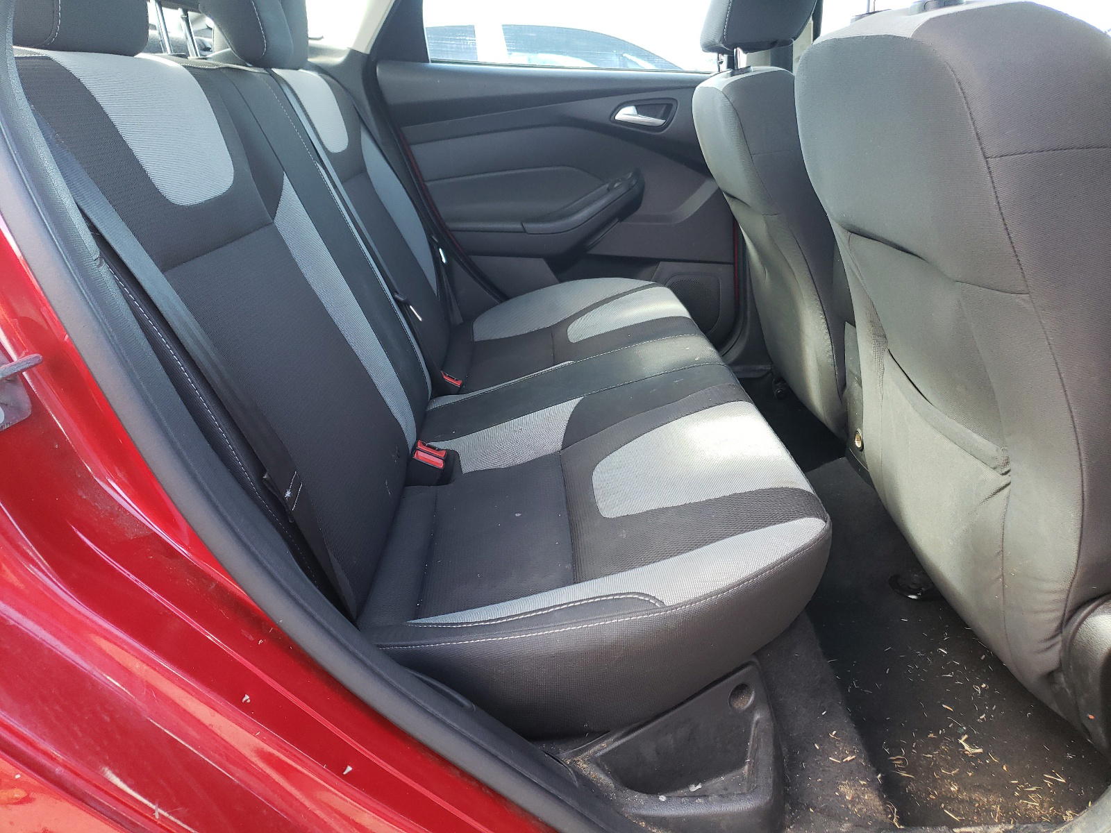 Photo 6 from auction – 2012 FORD FOCUS SE with VIN 1FAHP3F2XCL400780