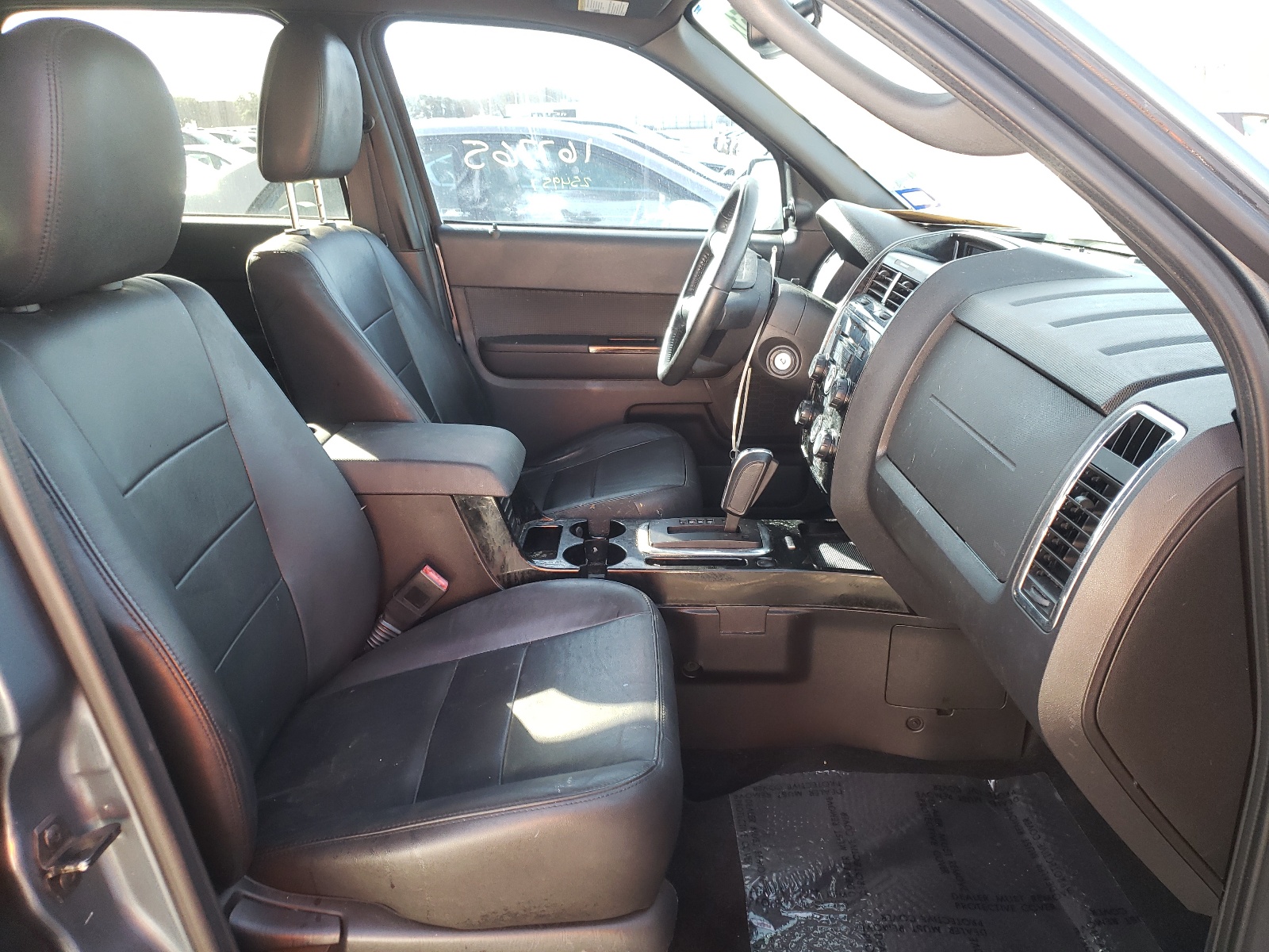 Photo 5 from auction – 2010 FORD ESCAPE LIM with VIN 1FMCU0E75AKD32363