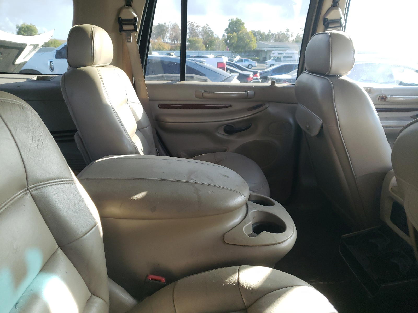 Photo 6 from auction – 2000 LINCOLN NAVIGATOR with VIN 5LMFU28A7YLJ20341