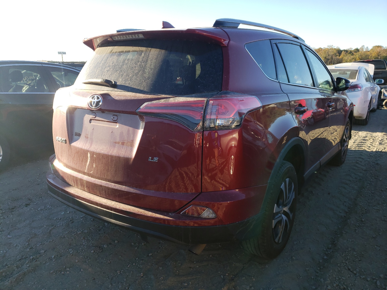Photo 4 from auction – 2018 TOYOTA RAV4 LE with VIN 2T3ZFREV1JW454639