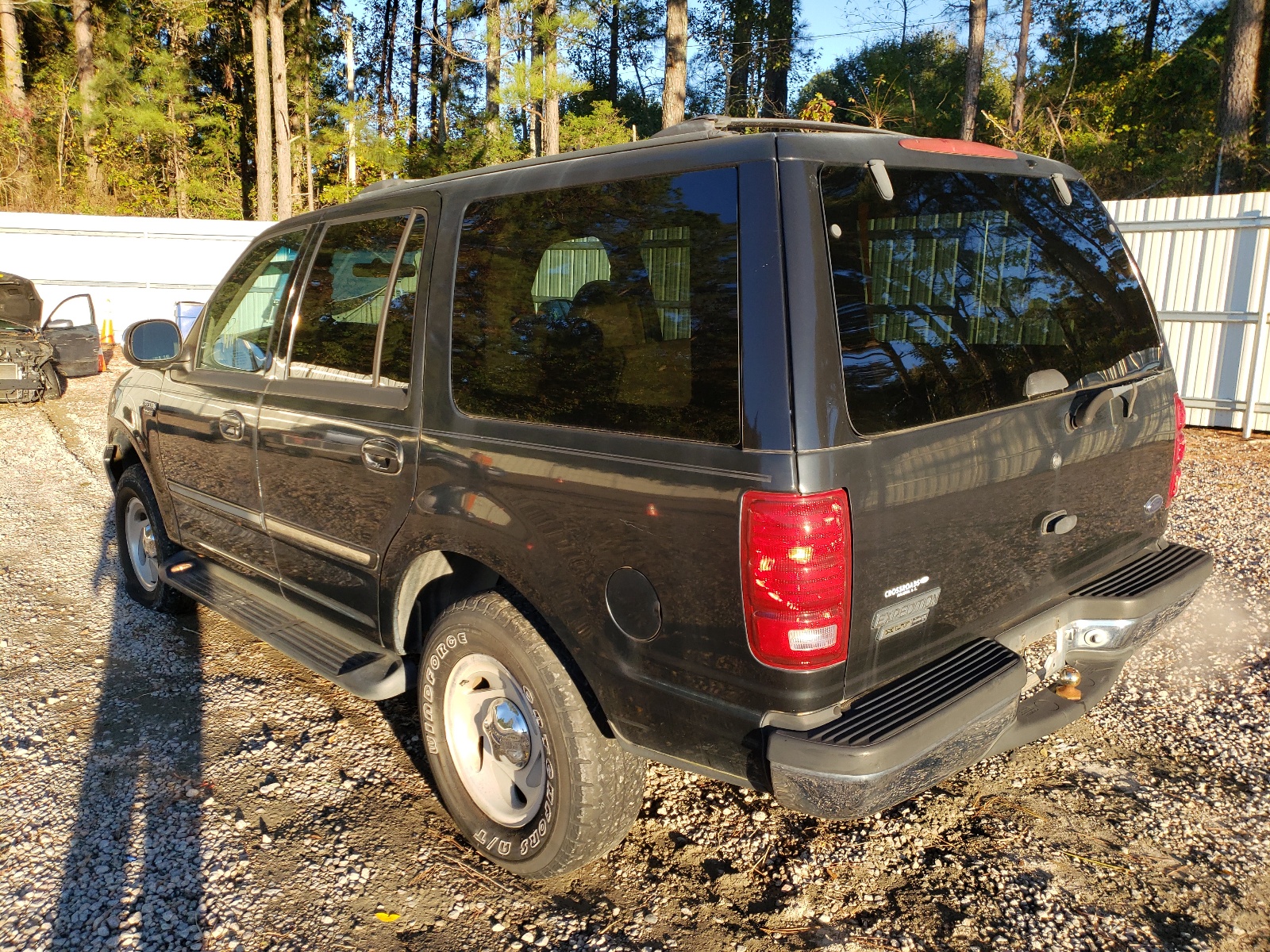 Photo 3 from auction – 1999 FORD EXPEDITION with VIN 1FMRU1866XLA66762