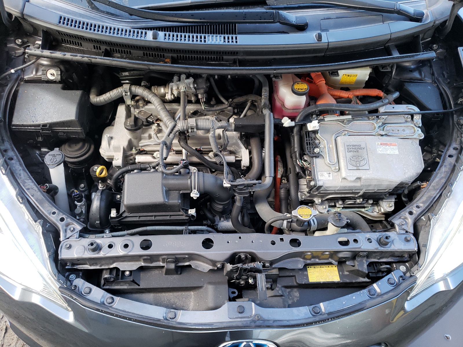 Photo 7 from auction – 2014 TOYOTA PRIUS C with VIN JTDKDTB31E1062322