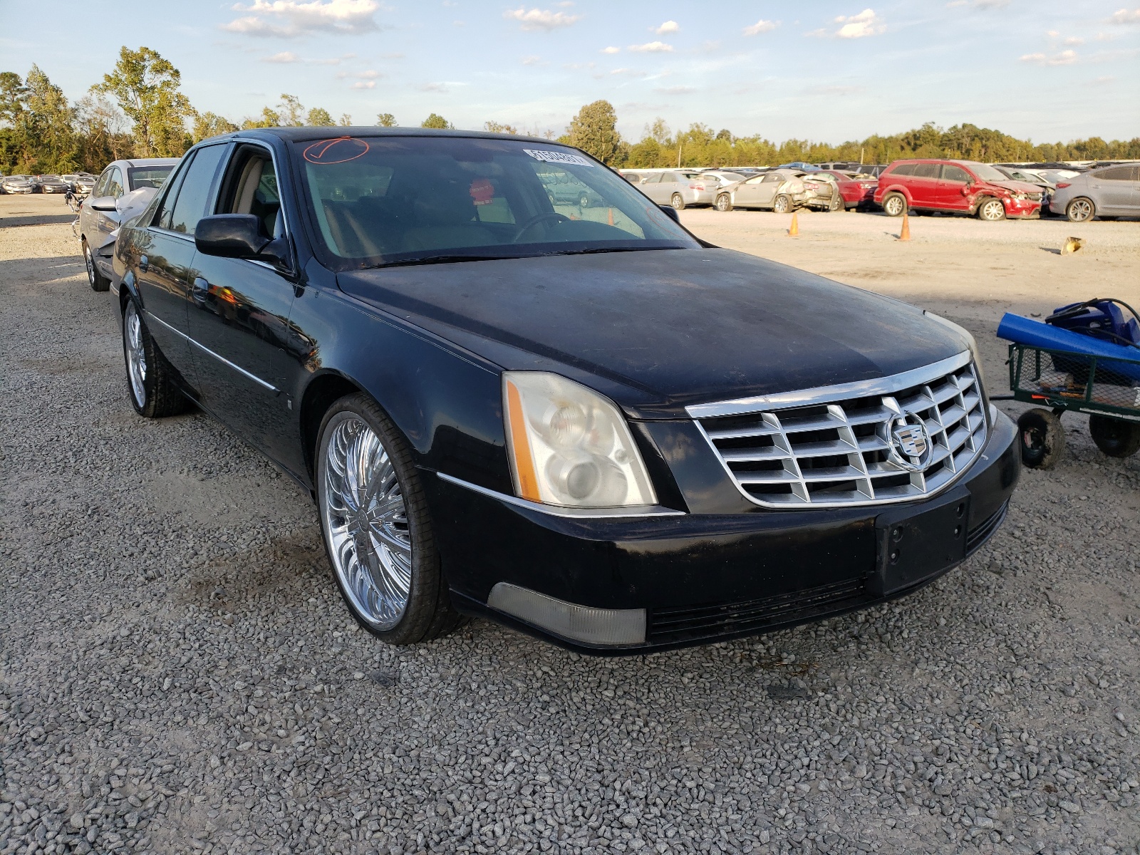 CADILLAC DTS 2008 with VIN 1G6KD57Y68U154807 - Photo from auction