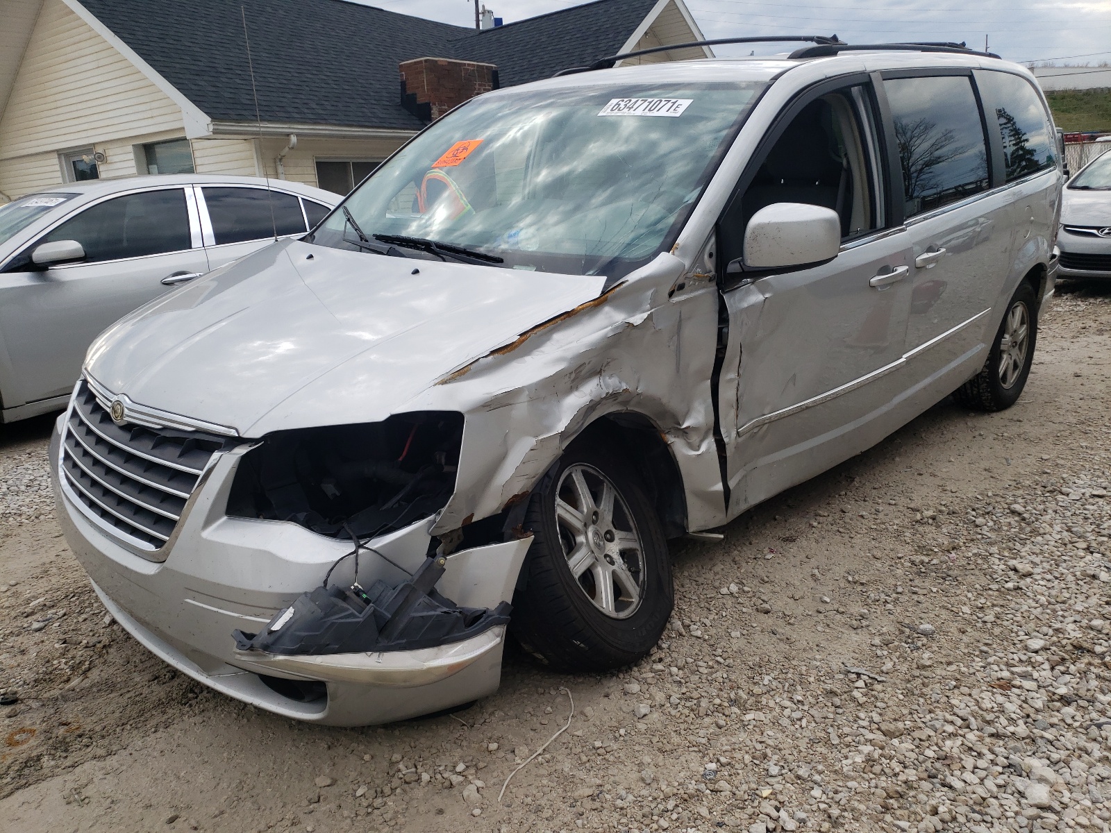 Photo 2 from auction – 2010 CHRYSLER TOWN & COU with VIN 2A4RR5D17AR494257
